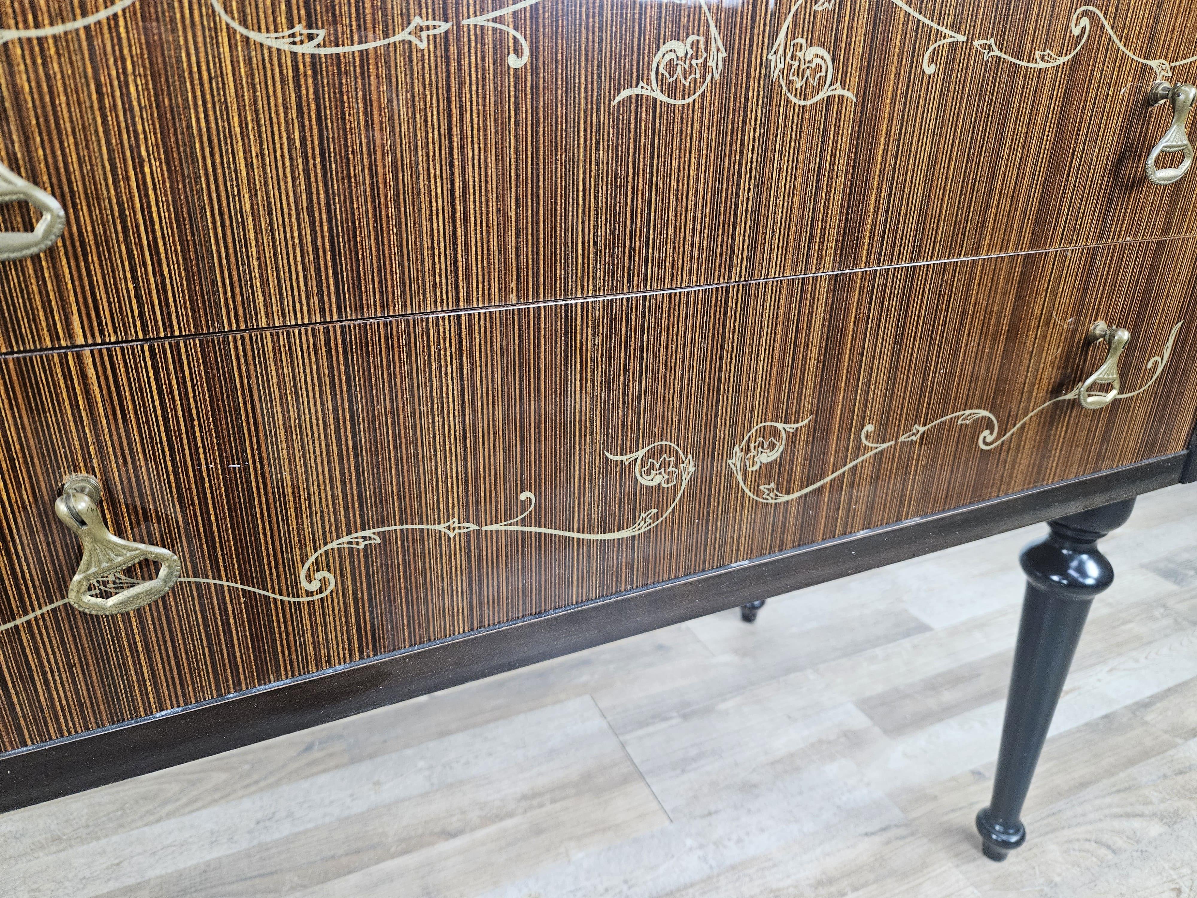 Italian Mid Century dresser with blue worked glass and four drawers, 1960s For Sale 9