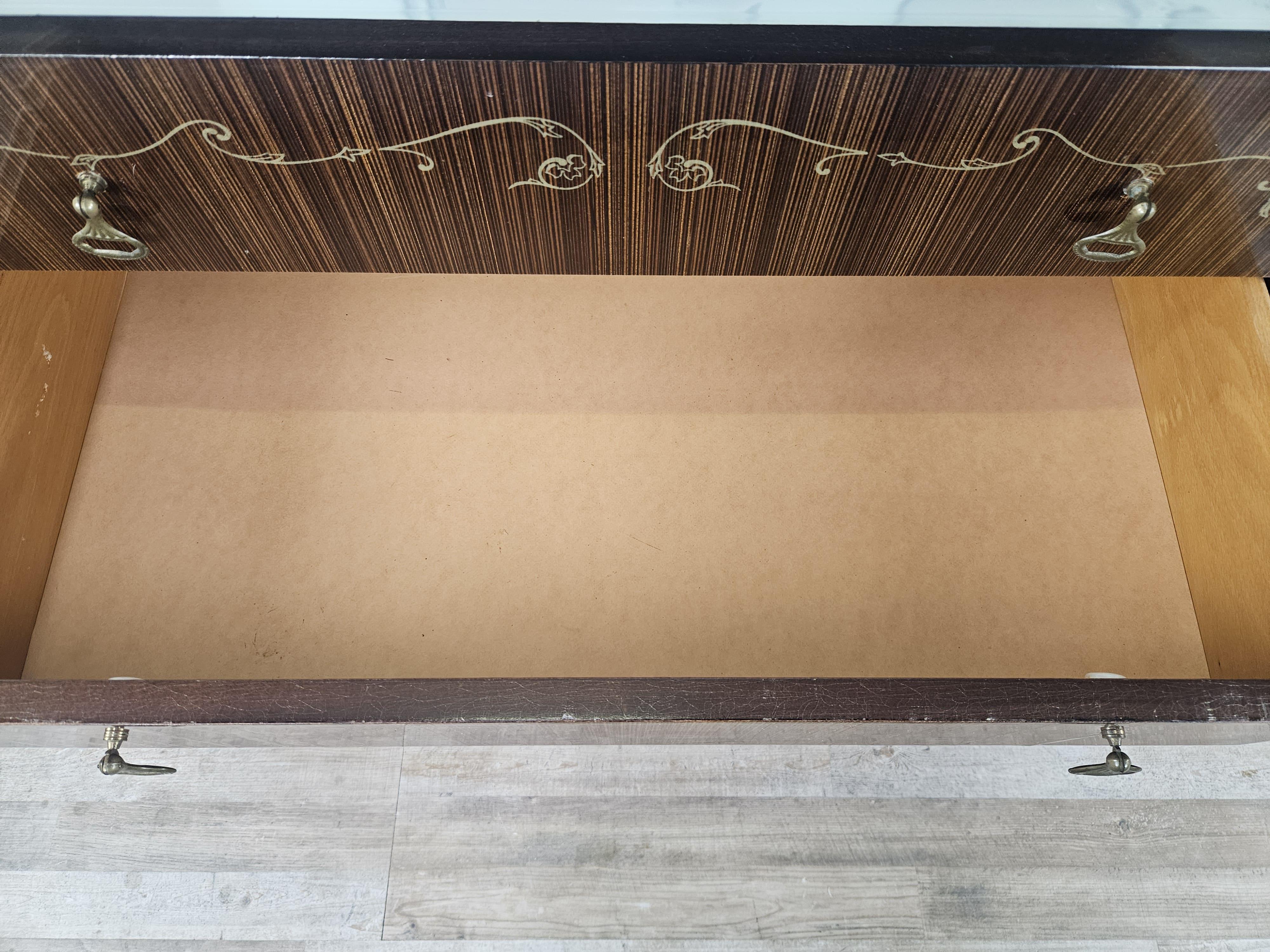 Italian Mid Century dresser with blue worked glass and four drawers, 1960s For Sale 10