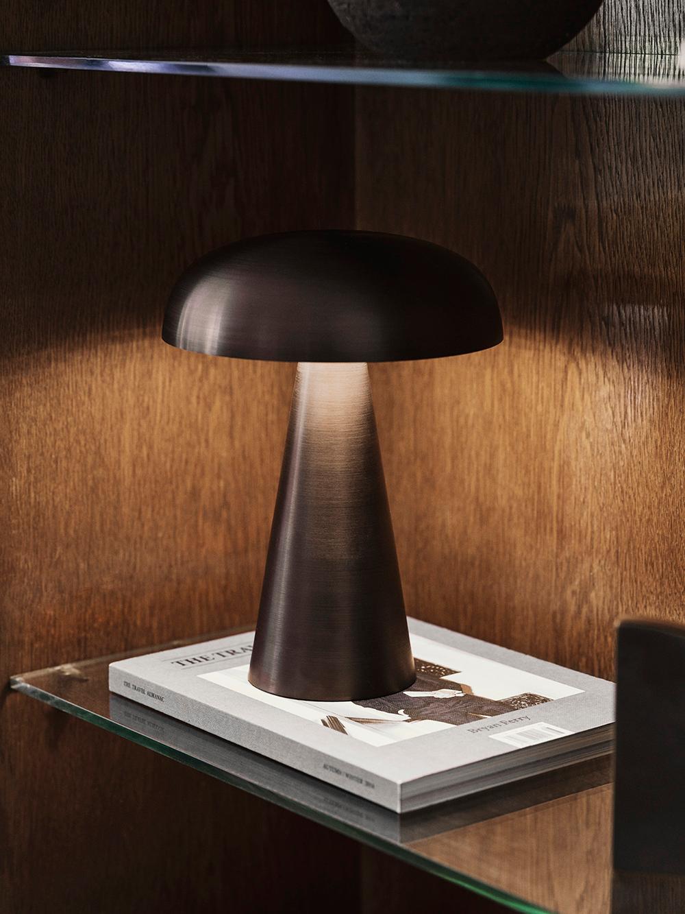 XXIe siècle et contemporain Lampe de bureau portable Como Sc53 en laiton bronzé par Space Copenhagen pour & Tradition en vente