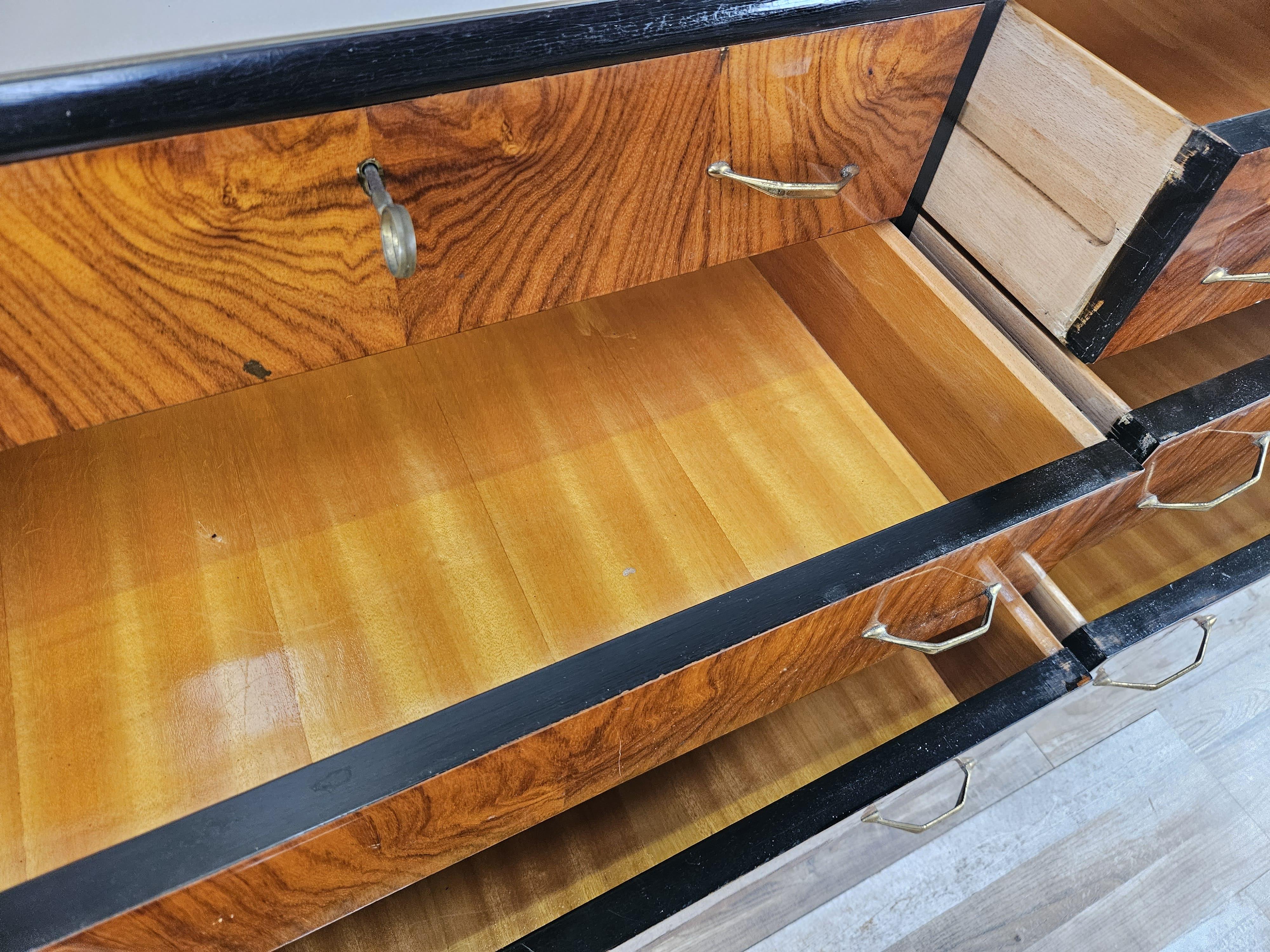 Comò sei cassetti anni '50 con piano in vetro in vendita 7