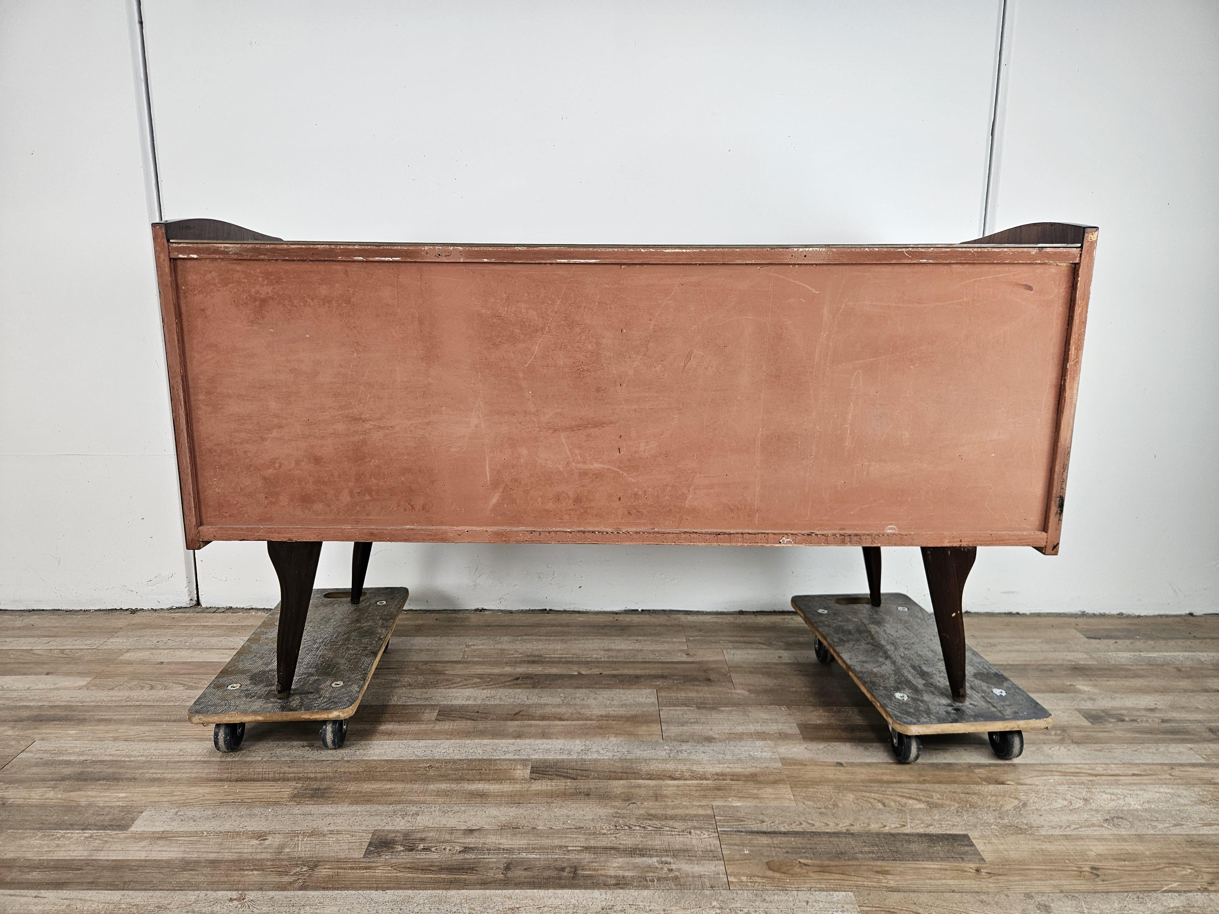 Comò sei cassetti anni '50 con piano in vetro in vendita 10
