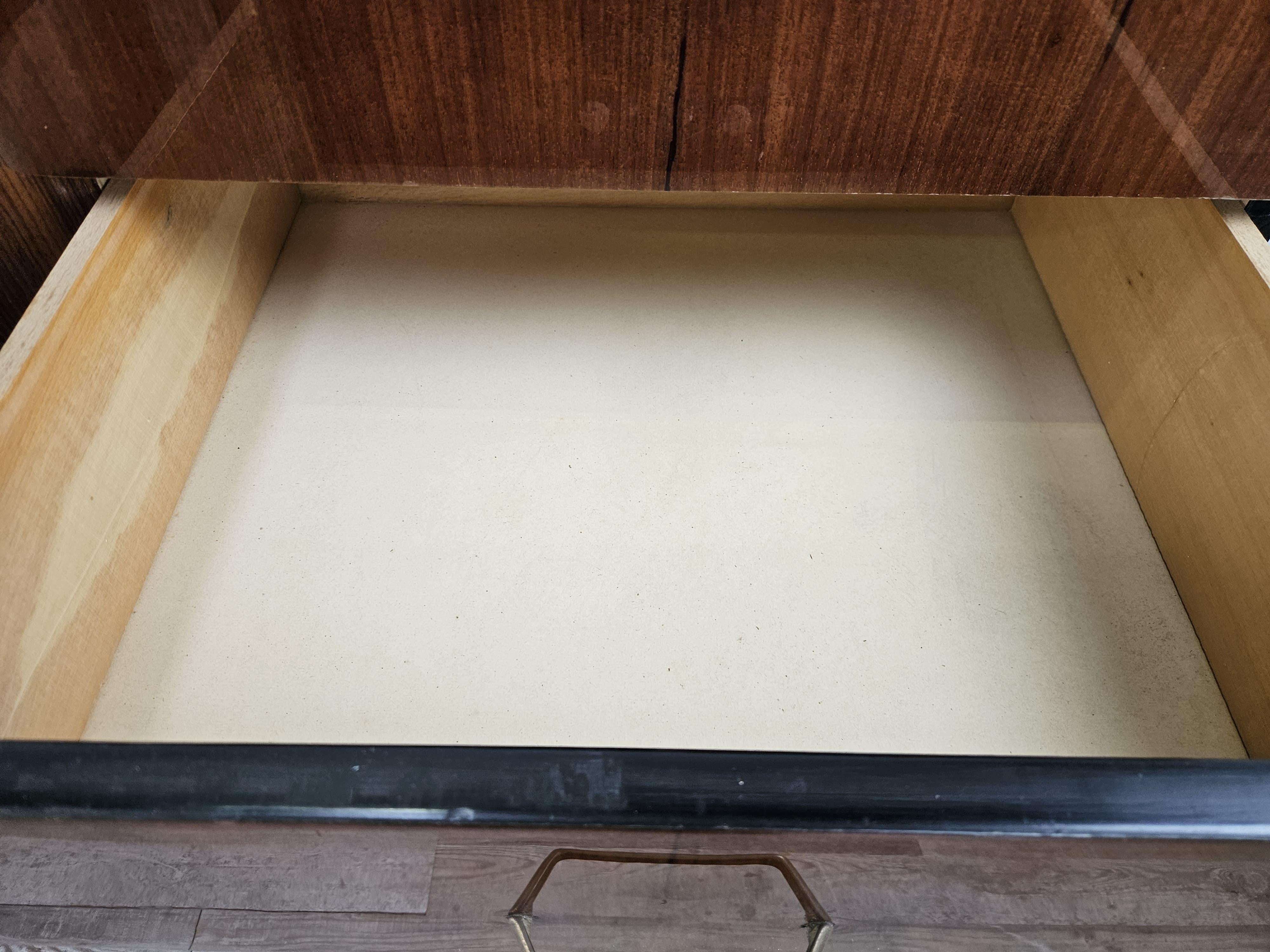 Vintage six-drawer mahogany burl dresser with glass top, 1960s For Sale 7