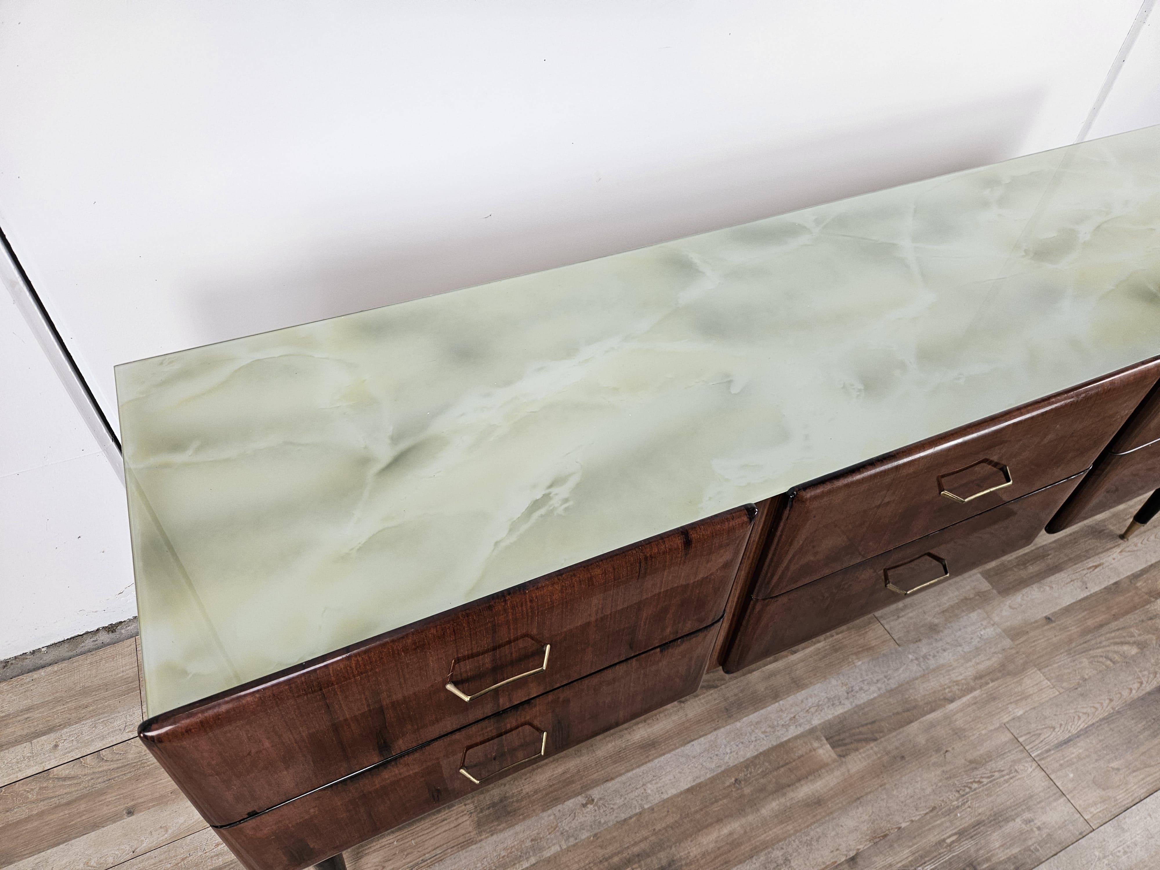 Vintage six-drawer mahogany burl dresser with glass top, 1960s For Sale 1
