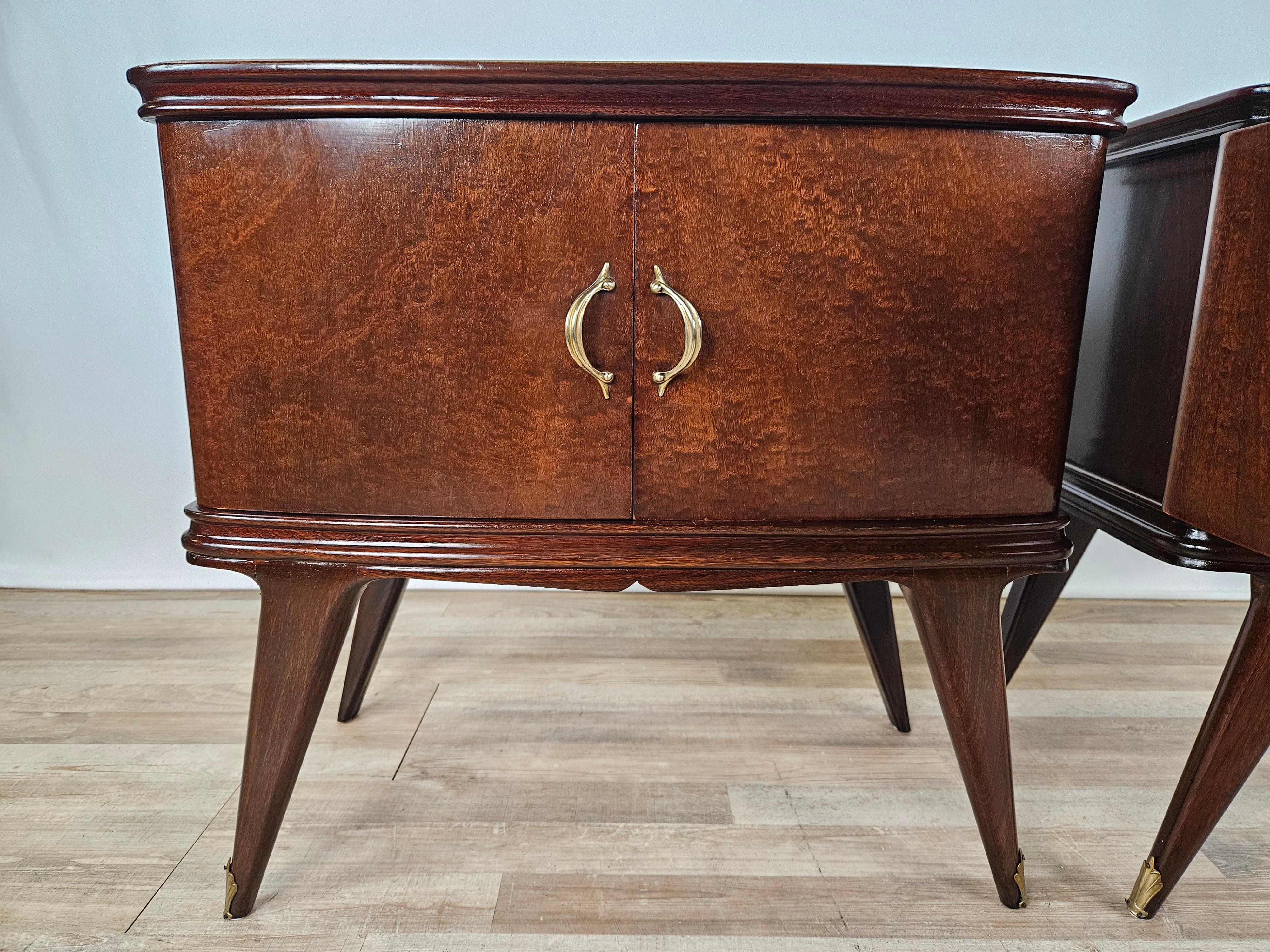 1950s mahogany feather bedside tables with brown glass and brass handles For Sale 8