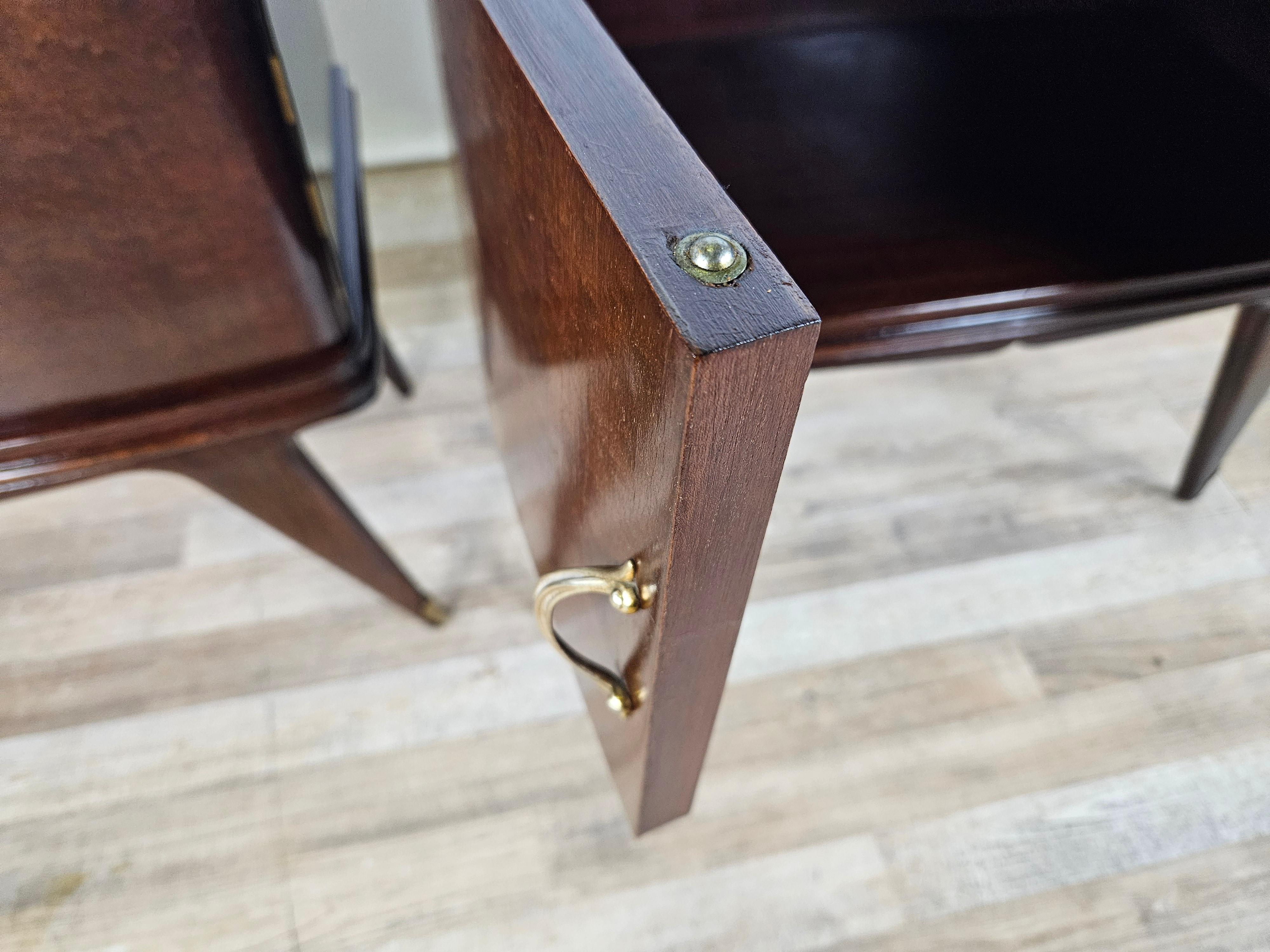 1950s mahogany feather bedside tables with brown glass and brass handles For Sale 10