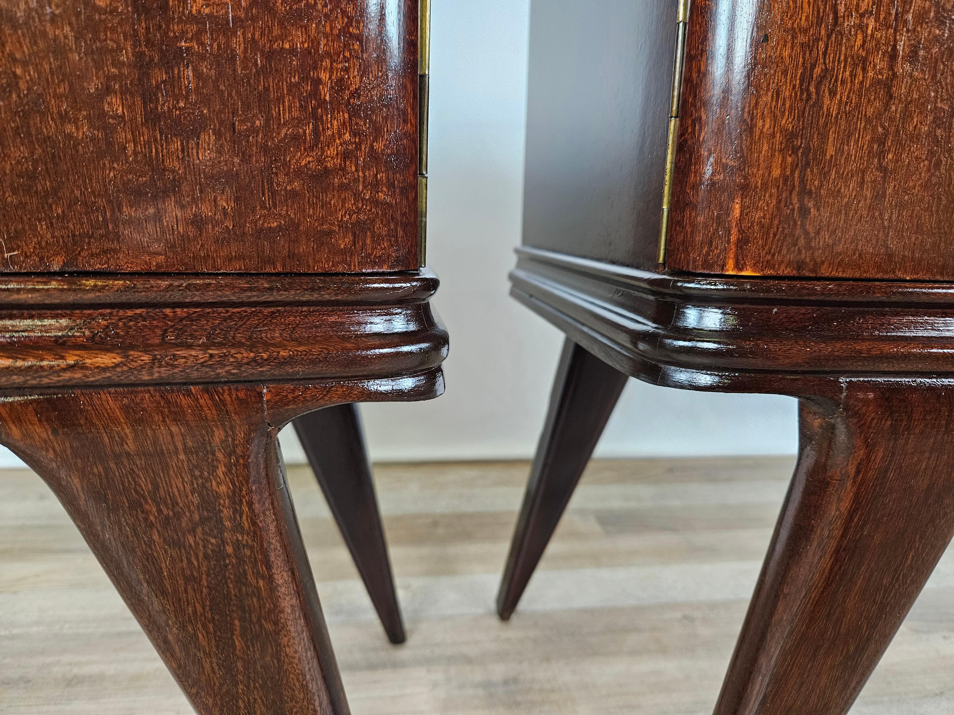 1950s mahogany feather bedside tables with brown glass and brass handles For Sale 11