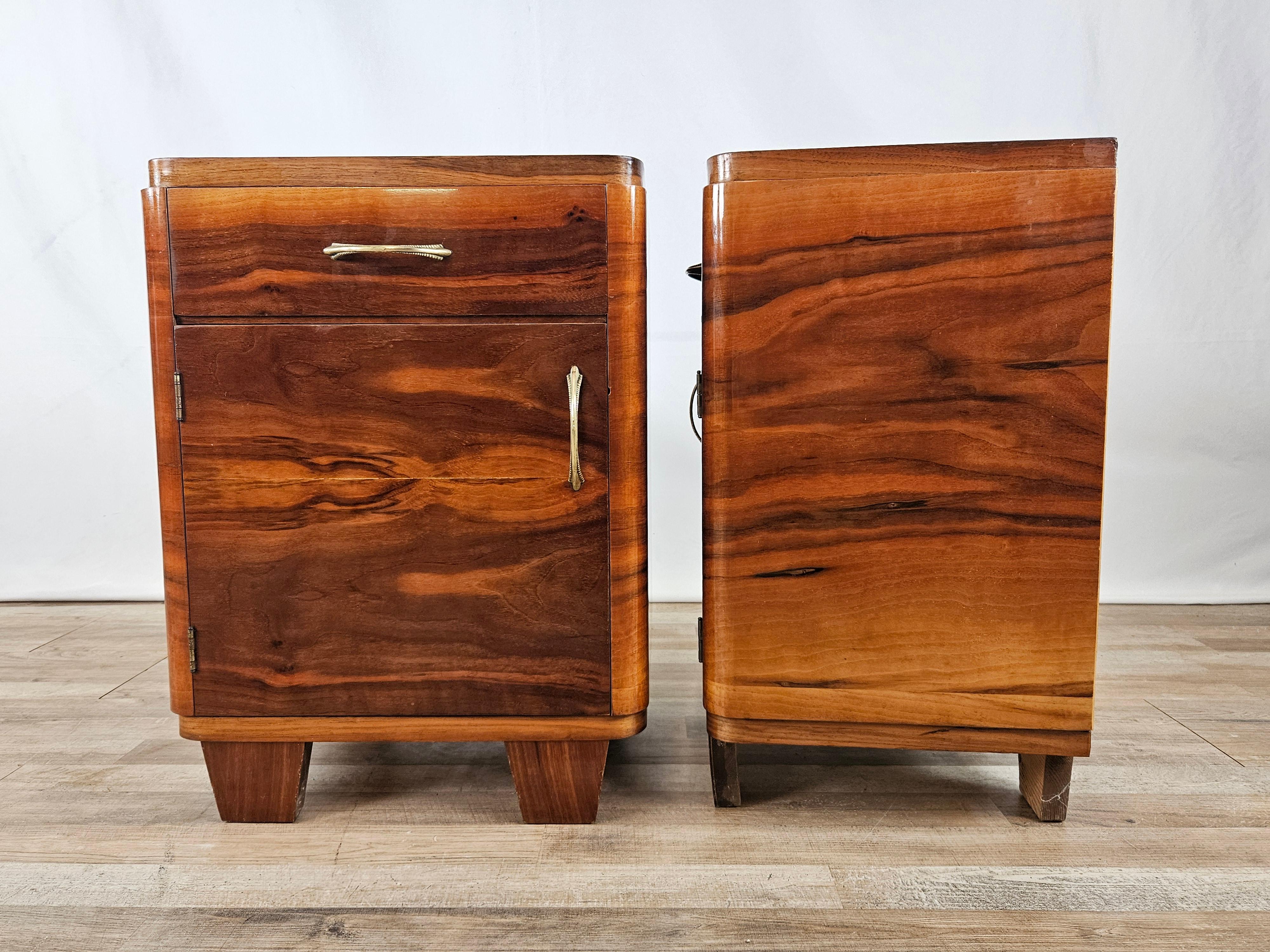 Italian Walnut-covered 1950s nightstands 20th century For Sale