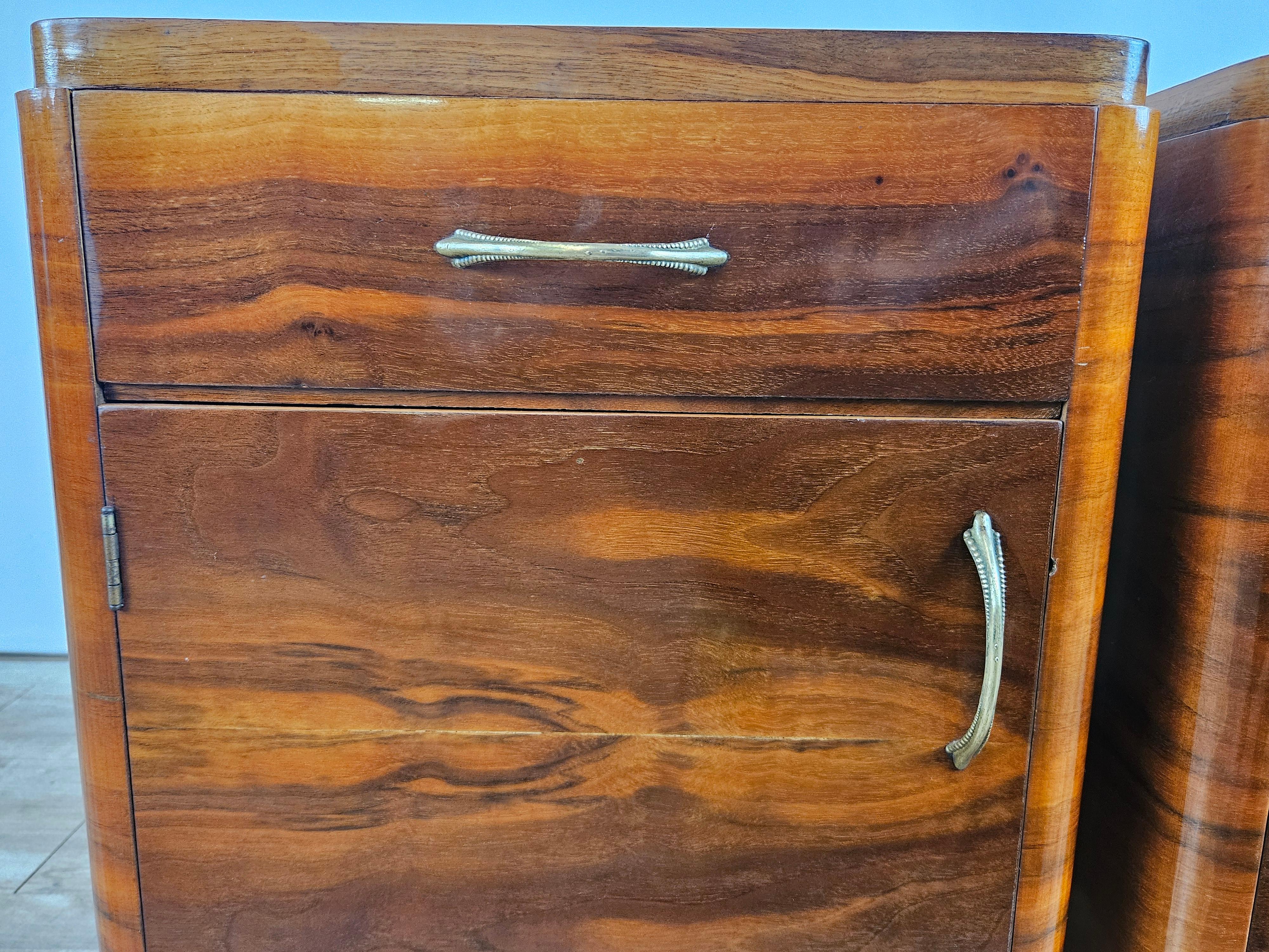 Walnut-covered 1950s nightstands 20th century For Sale 2