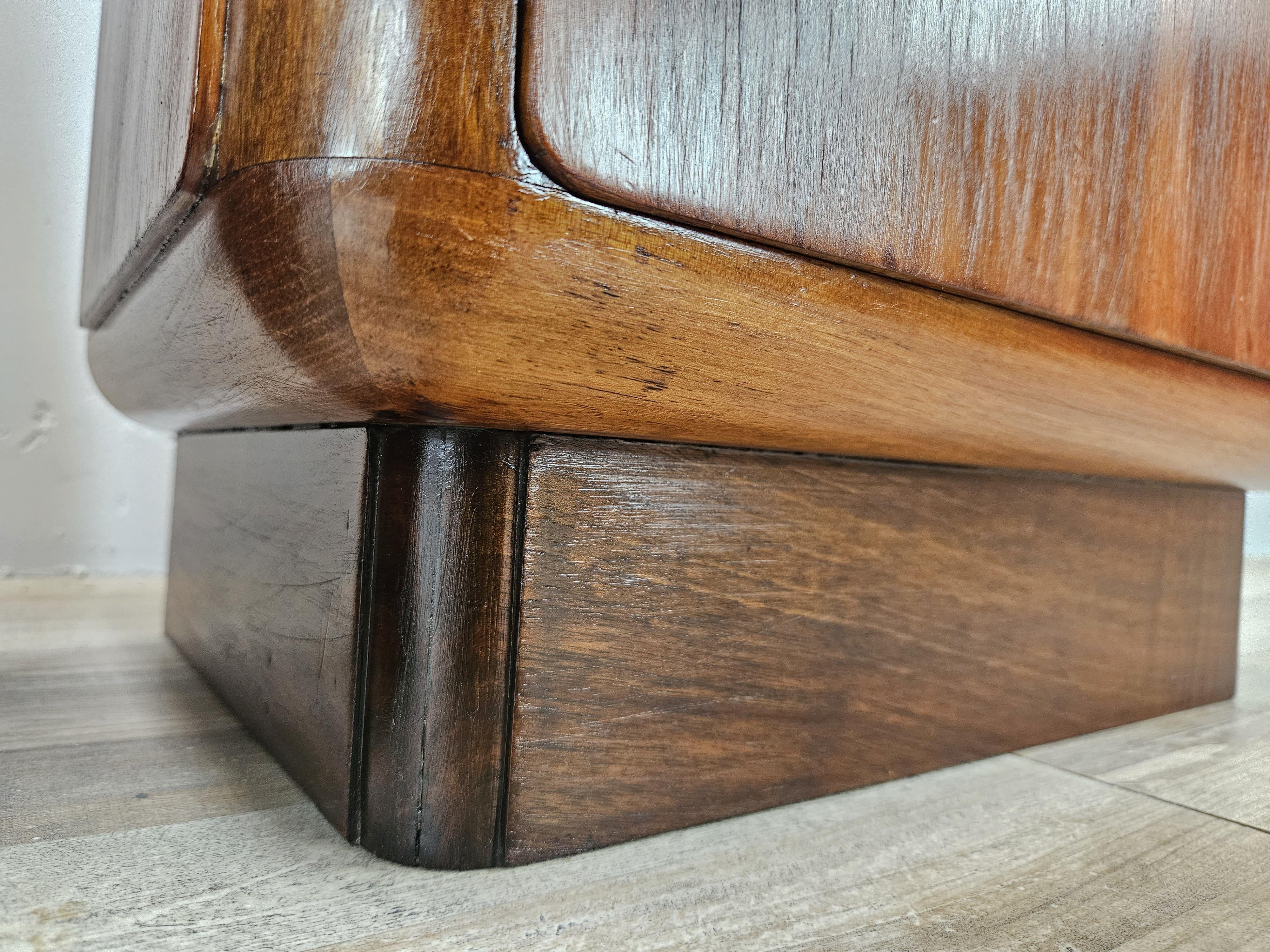 Comodini antichi XX secolo in piuma di mogano e ottone Art Decò in vendita 12