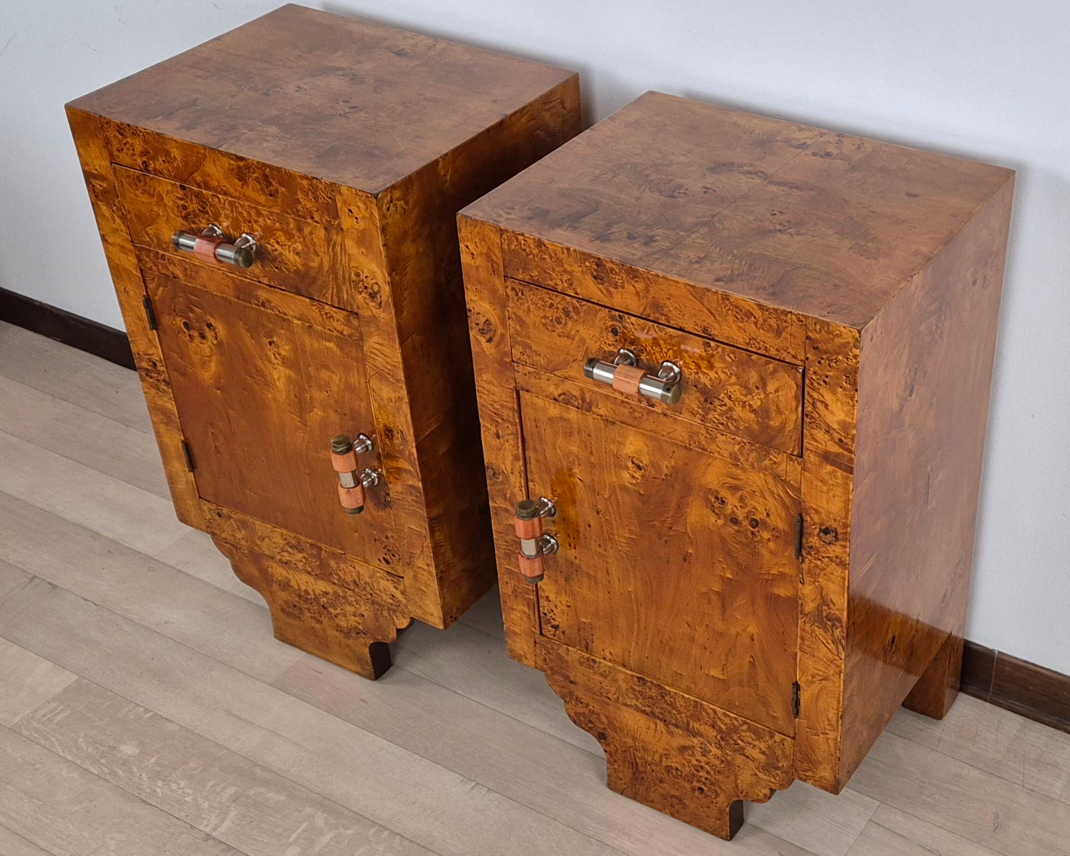 Mesillas de noche cubistas Art Déco Mid-20th Century en venta