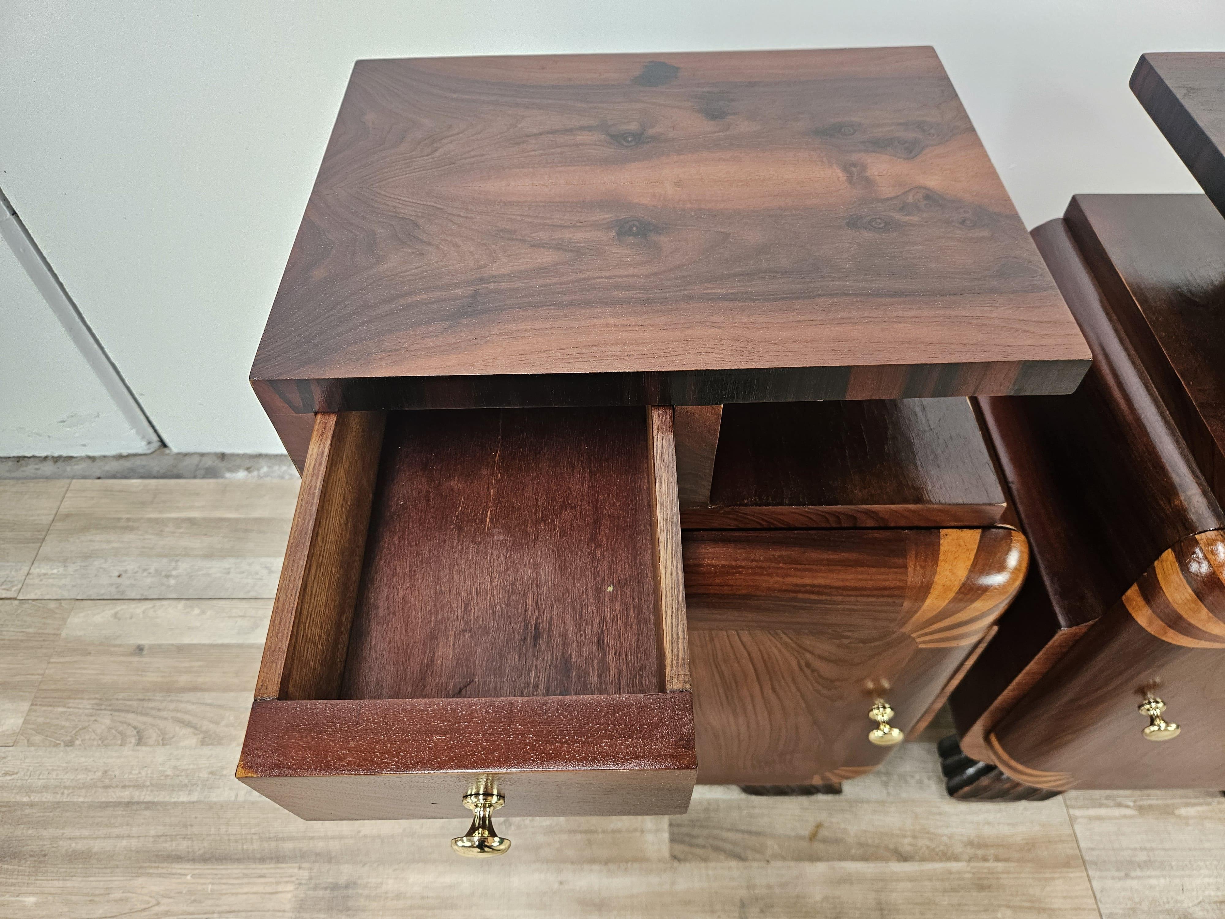 Tables de chevet Art déco des années 1940 en acajou et érable rosé en vente 3