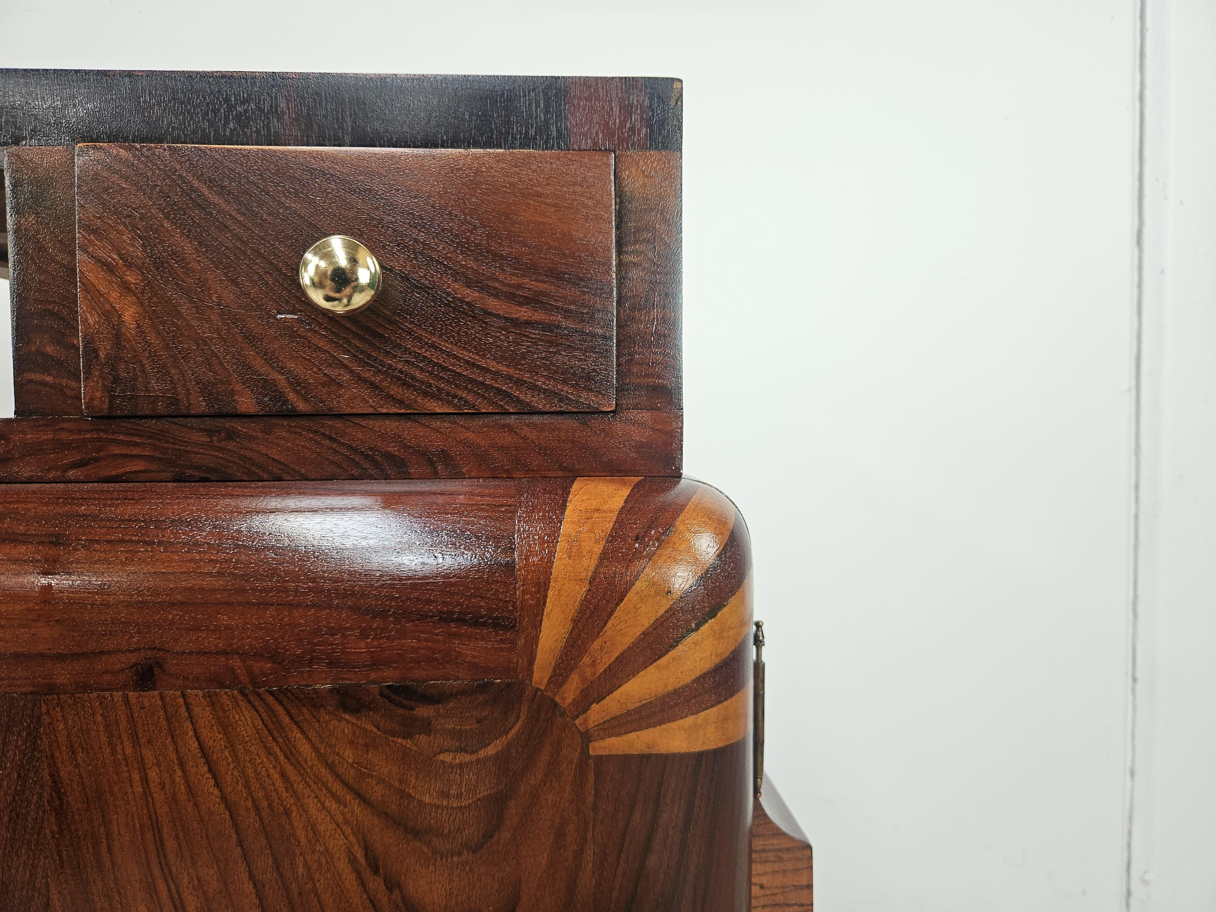 Tables de chevet Art déco des années 1940 en acajou et érable rosé en vente 5