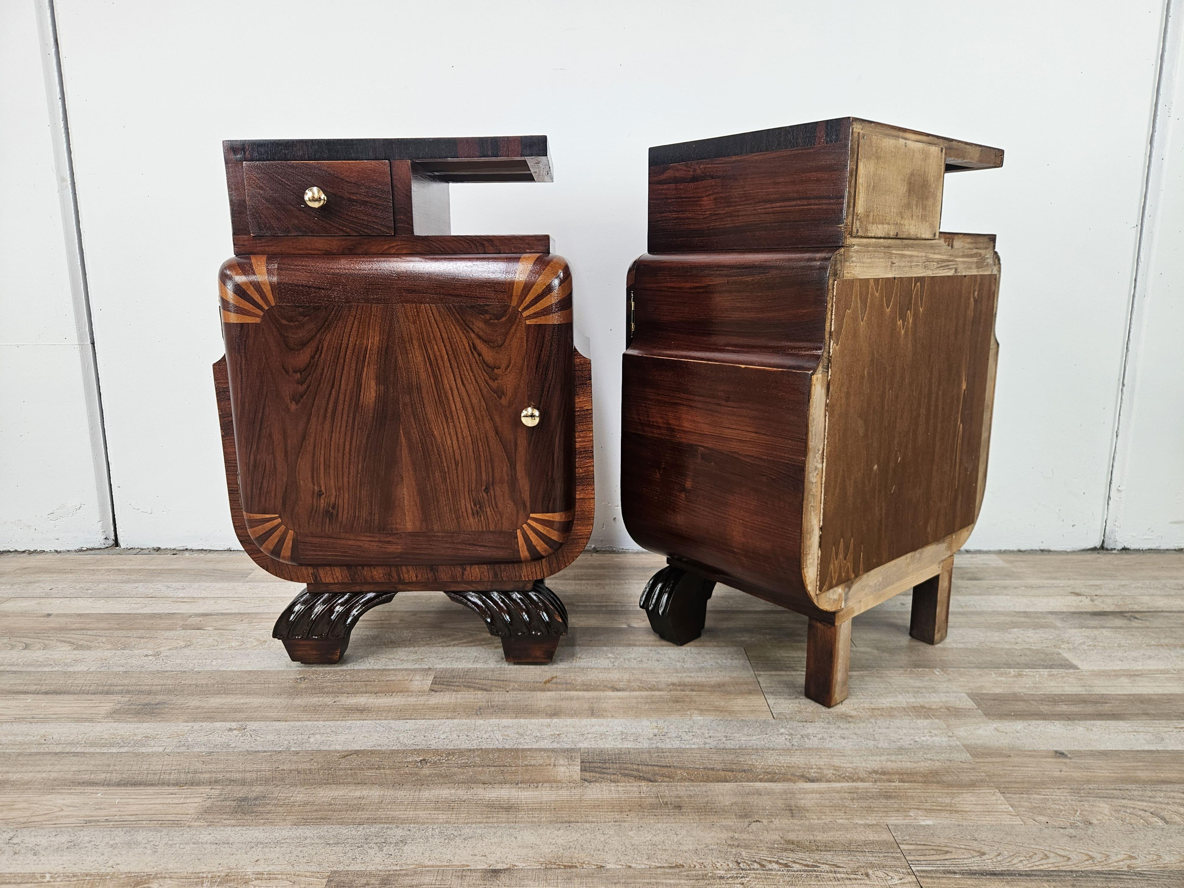 Placage Tables de chevet Art déco des années 1940 en acajou et érable rosé en vente