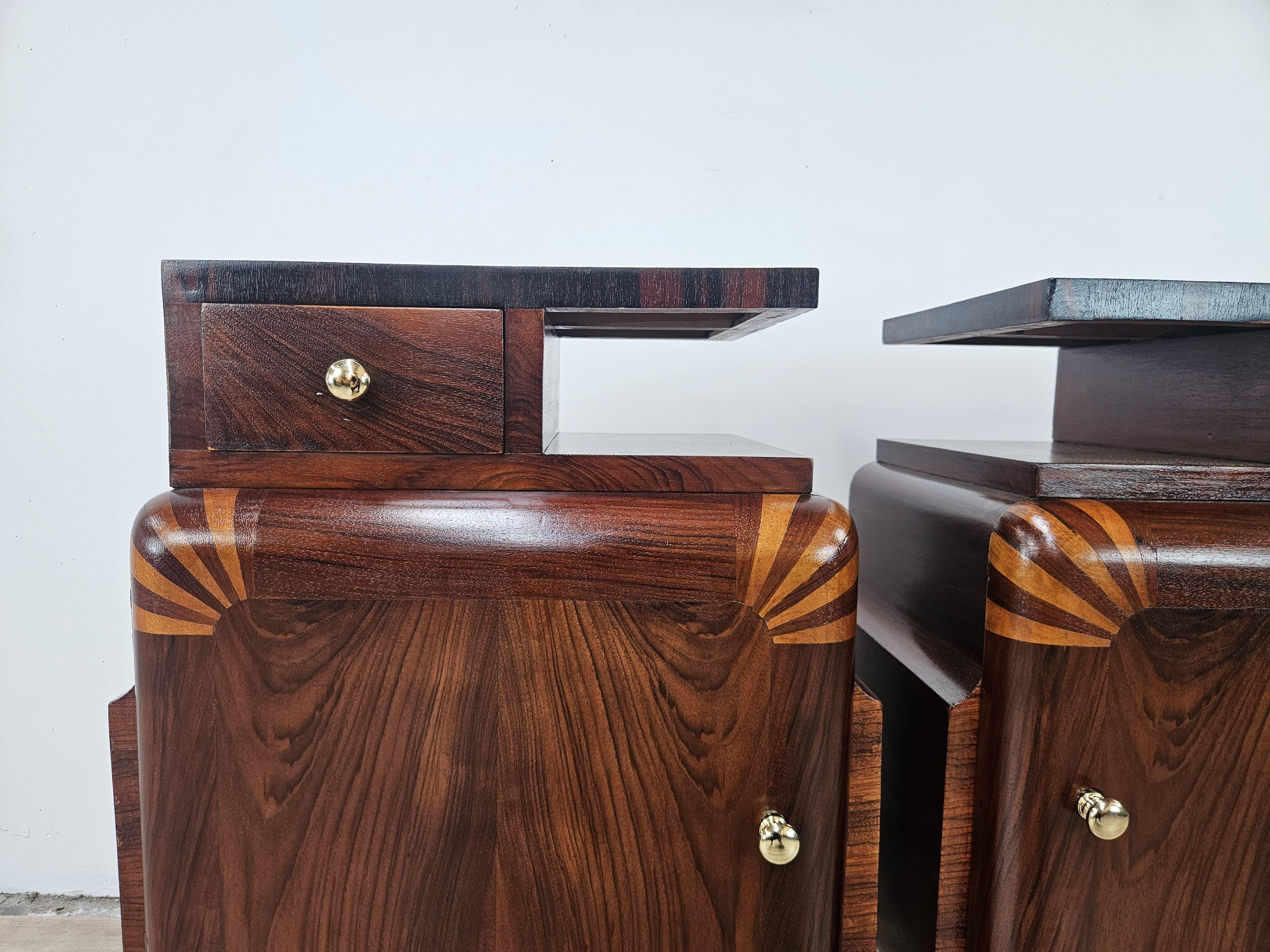 Tables de chevet Art déco des années 1940 en acajou et érable rosé en vente 1