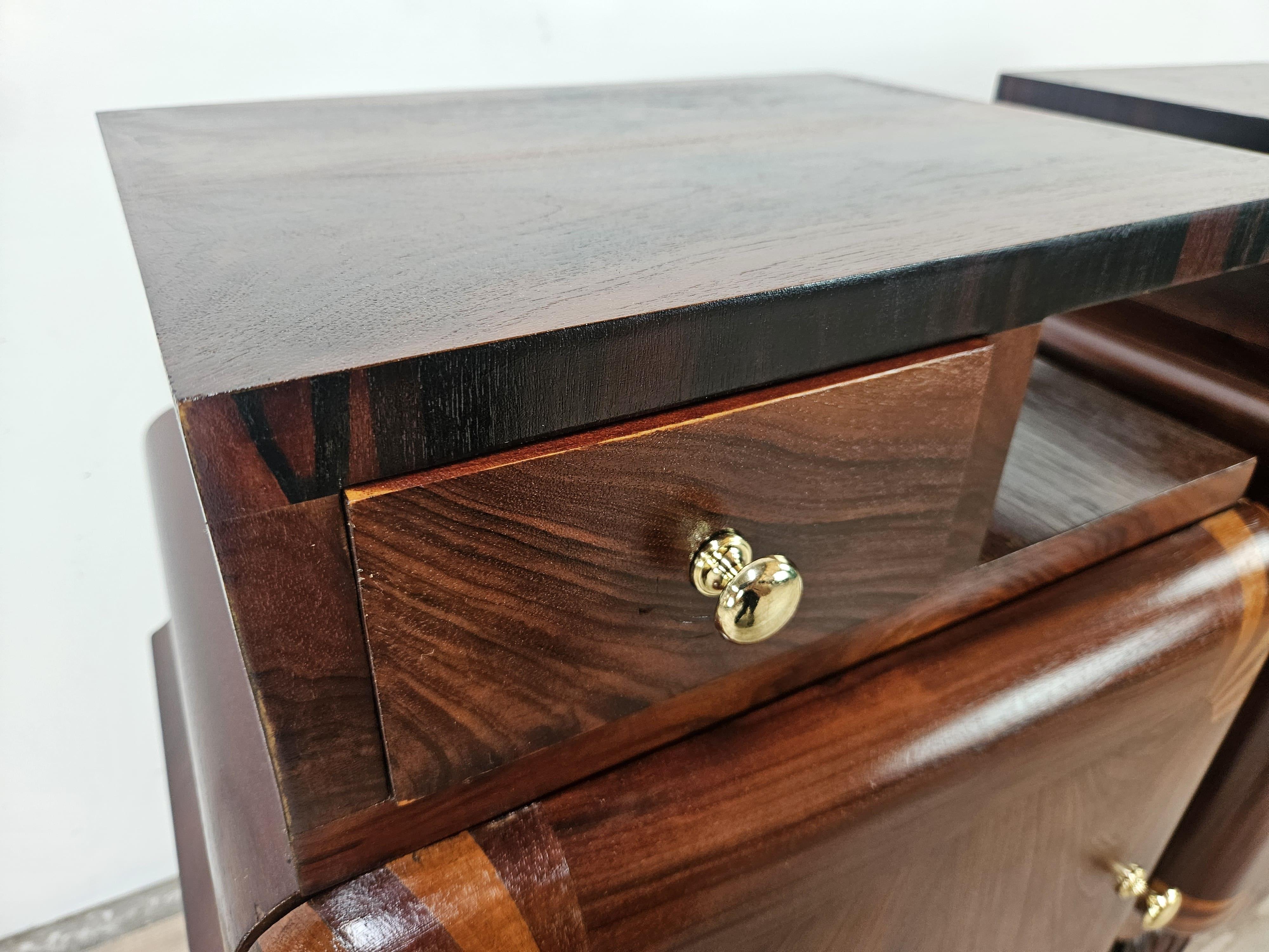 Tables de chevet Art déco des années 1940 en acajou et érable rosé en vente 2