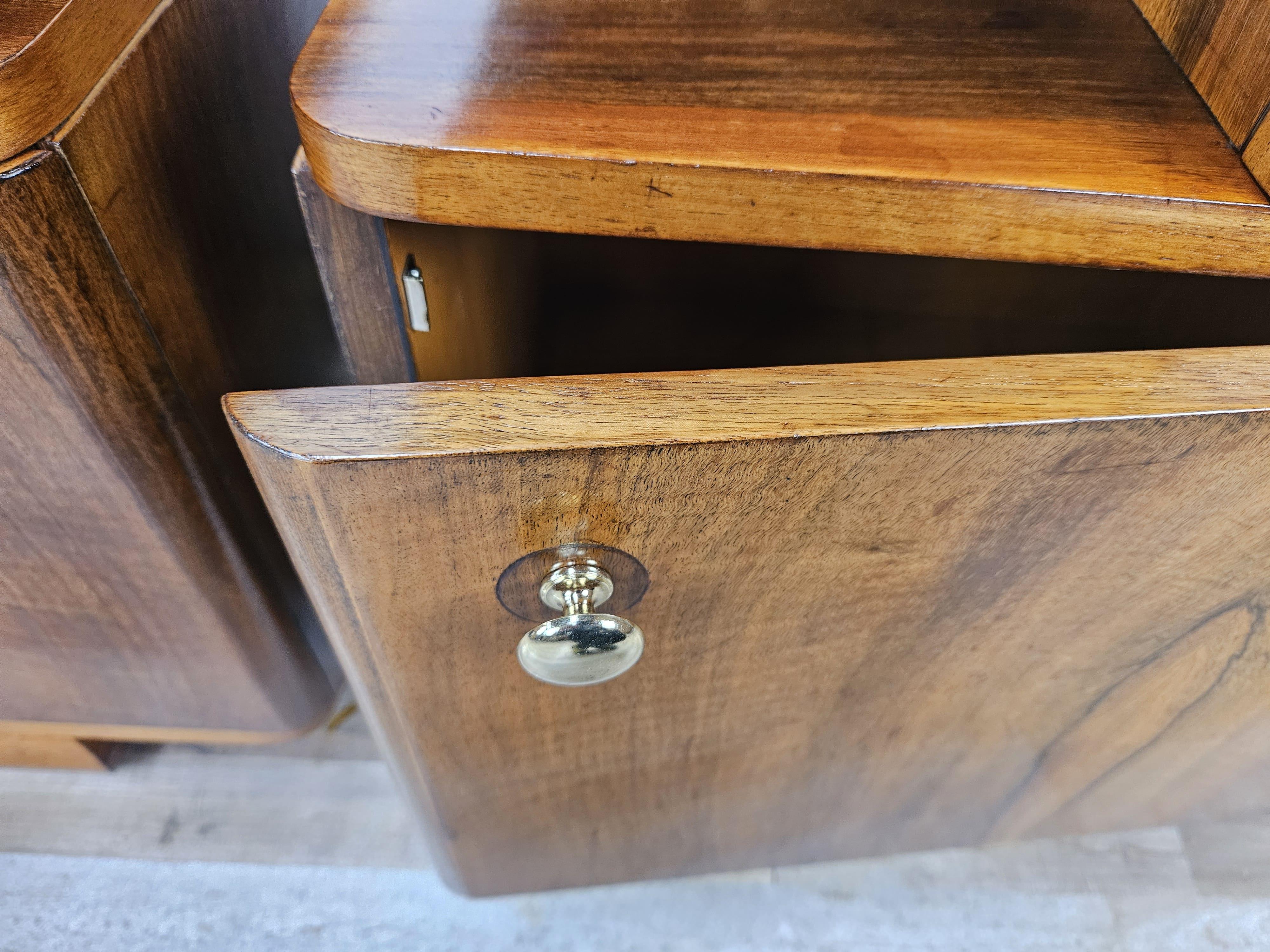 Comodini Art Decò in noce e ottone, 1940 en vente 7