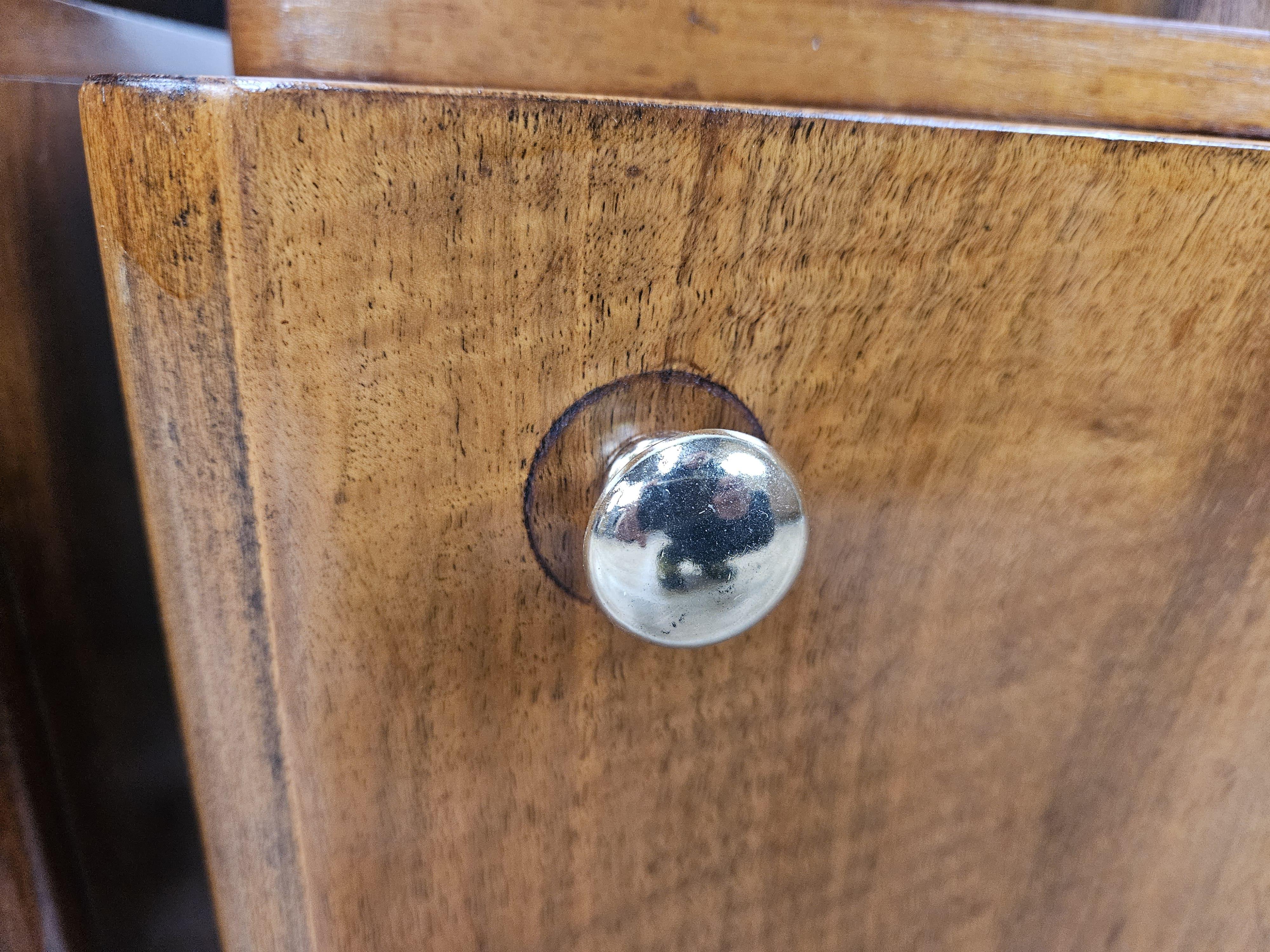 Comodini Art Decò in noce e ottone, 1940 en vente 8