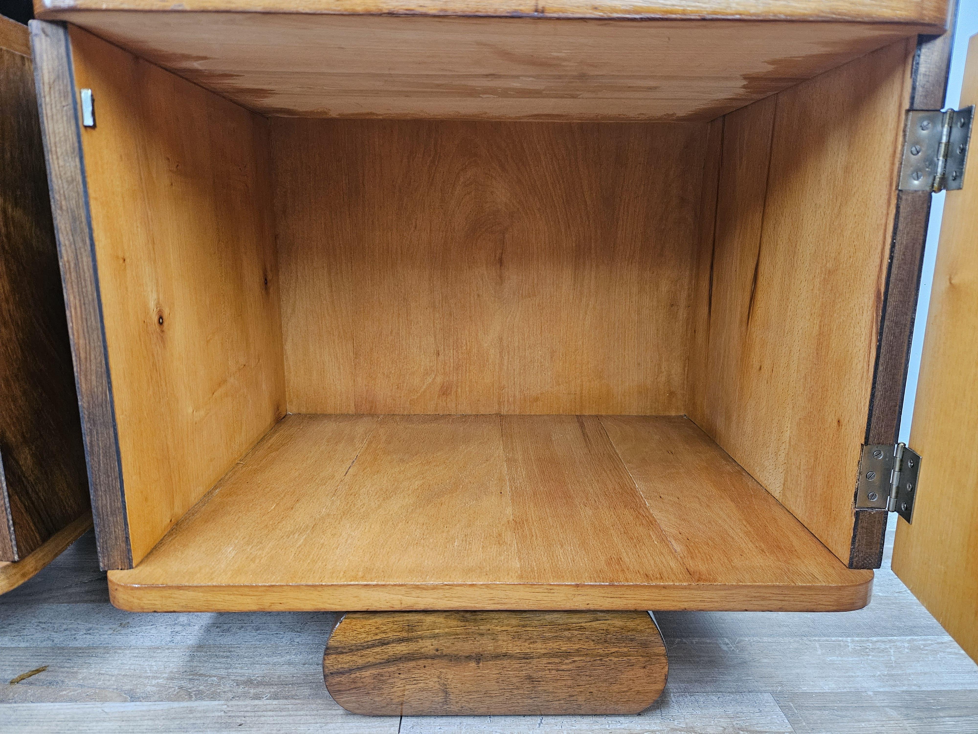 Comodini Art Decò in noce e ottone, 1940 en vente 11