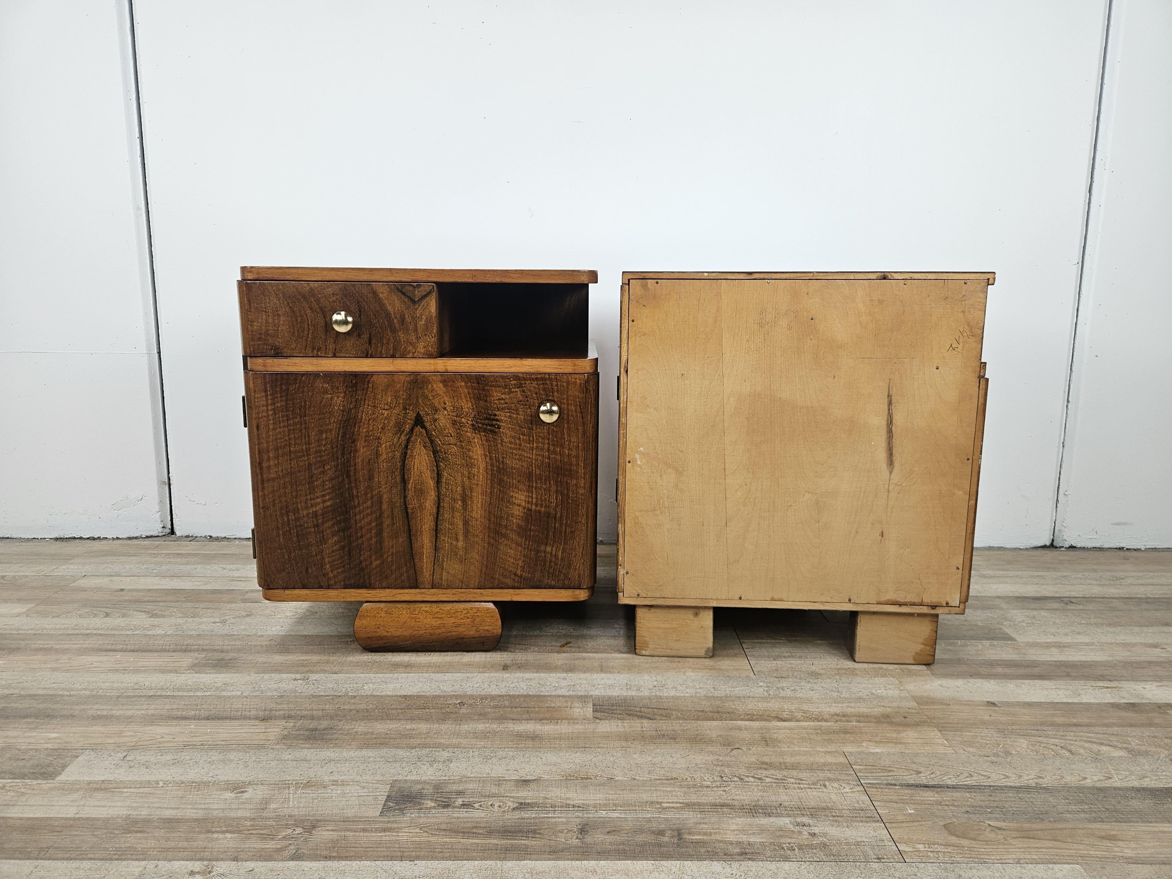 Art déco Comodini Art Decò in noce e ottone, 1940 en vente