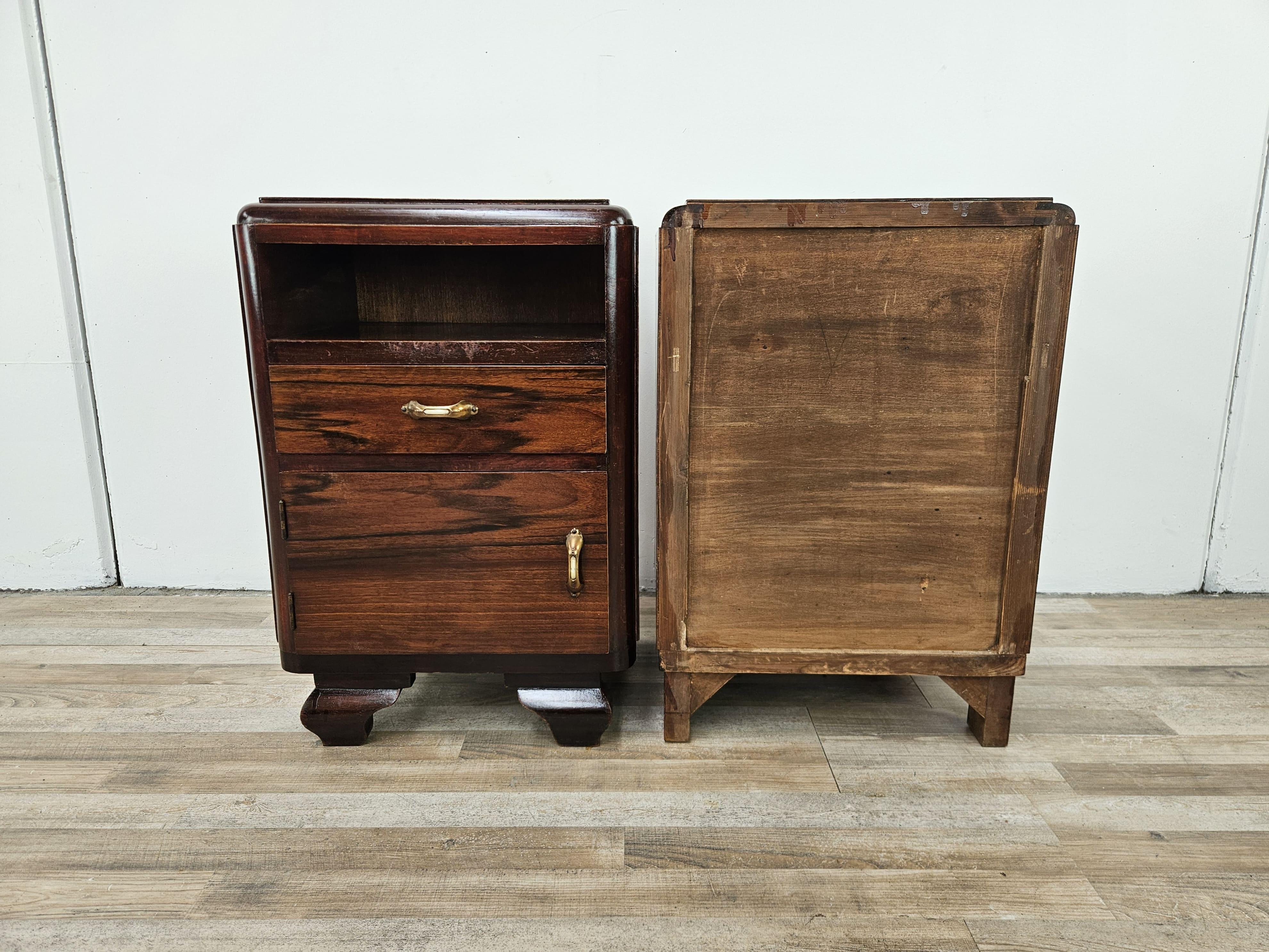 Art Déco Comodini Art Decò in piuma di mogano con vano e cassetto, 1940 in vendita