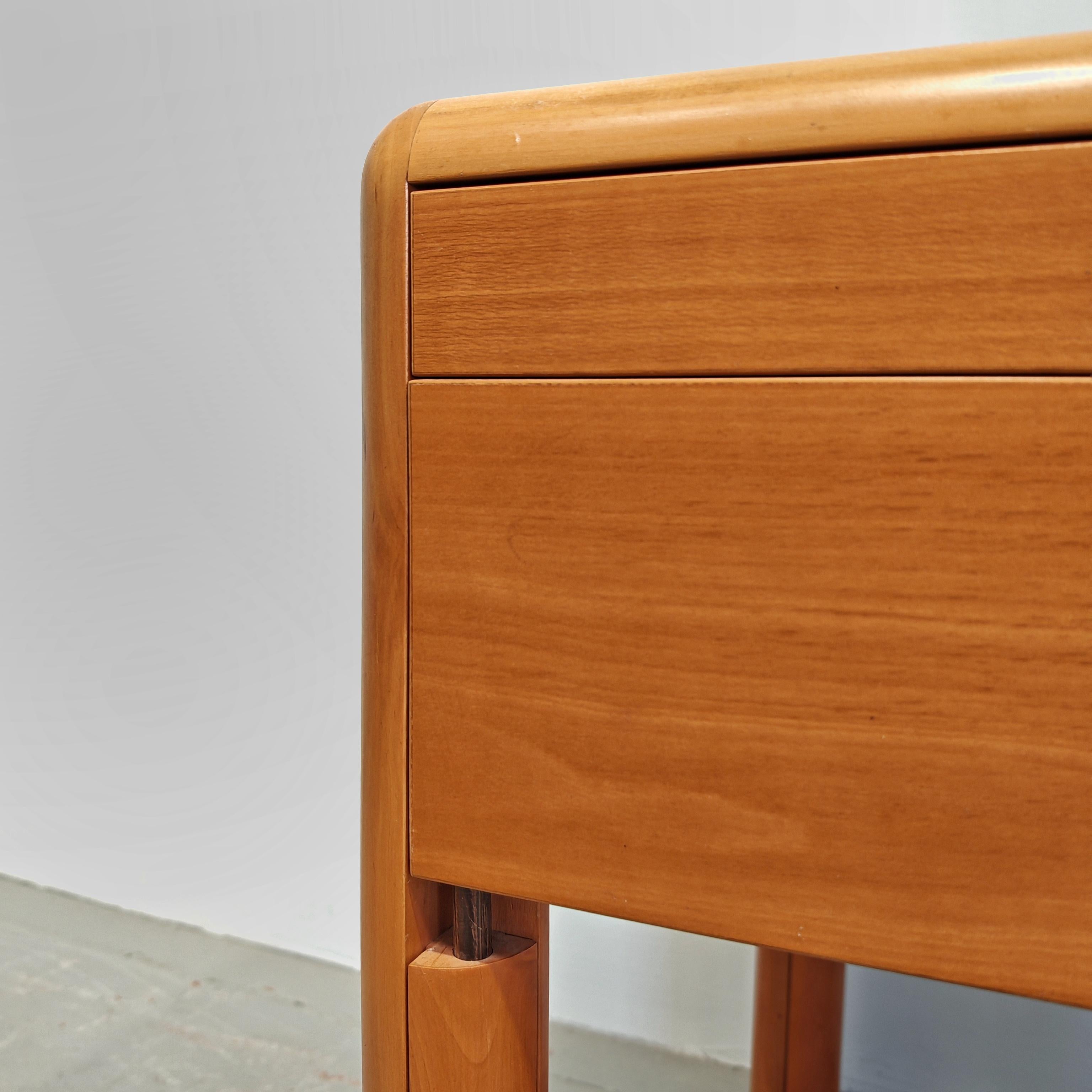 Italienisches Design 70er 80er Jahre Nachttische aus Holz hergestellt von Bernini im Angebot 6