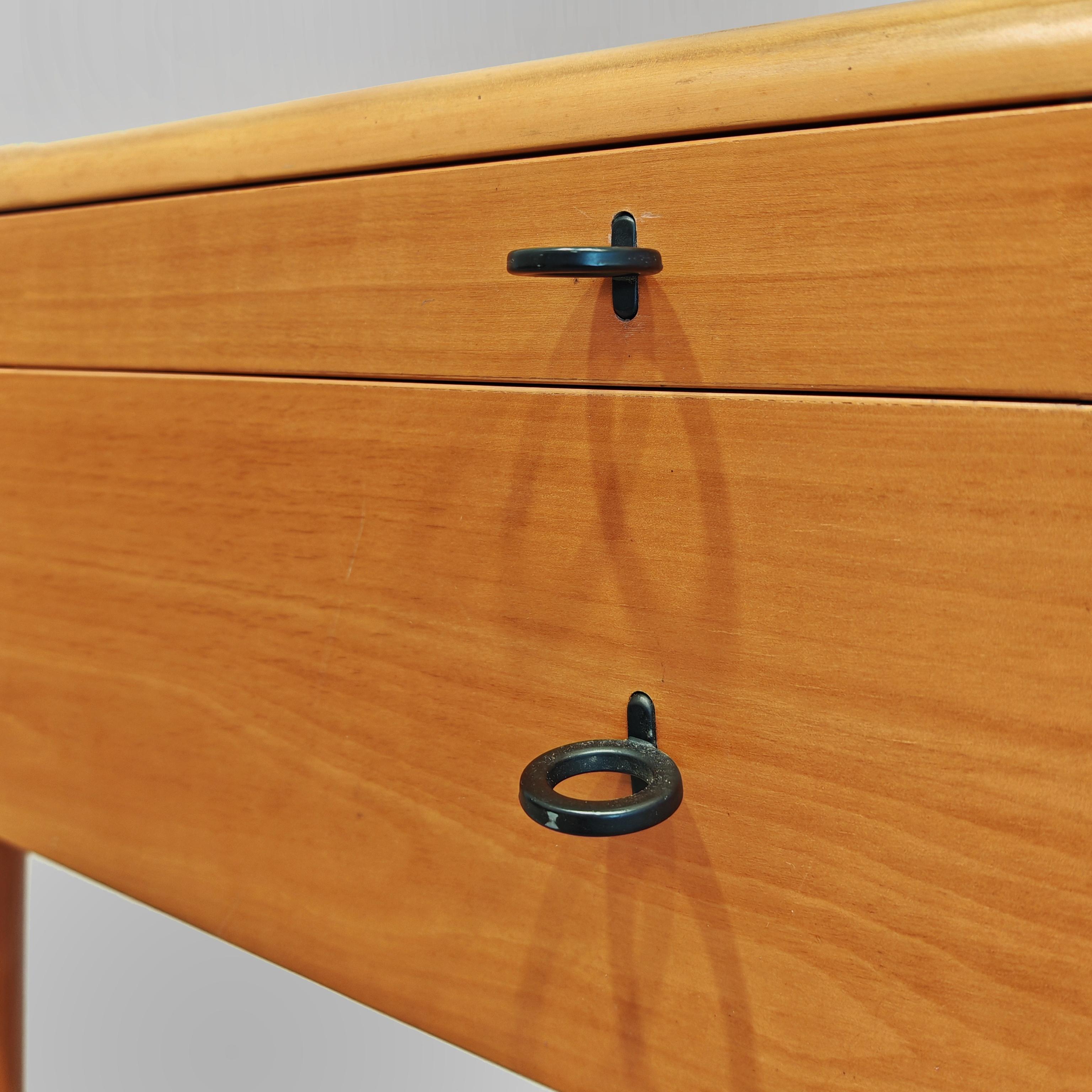 Italienisches Design 70er 80er Jahre Nachttische aus Holz hergestellt von Bernini im Angebot 7
