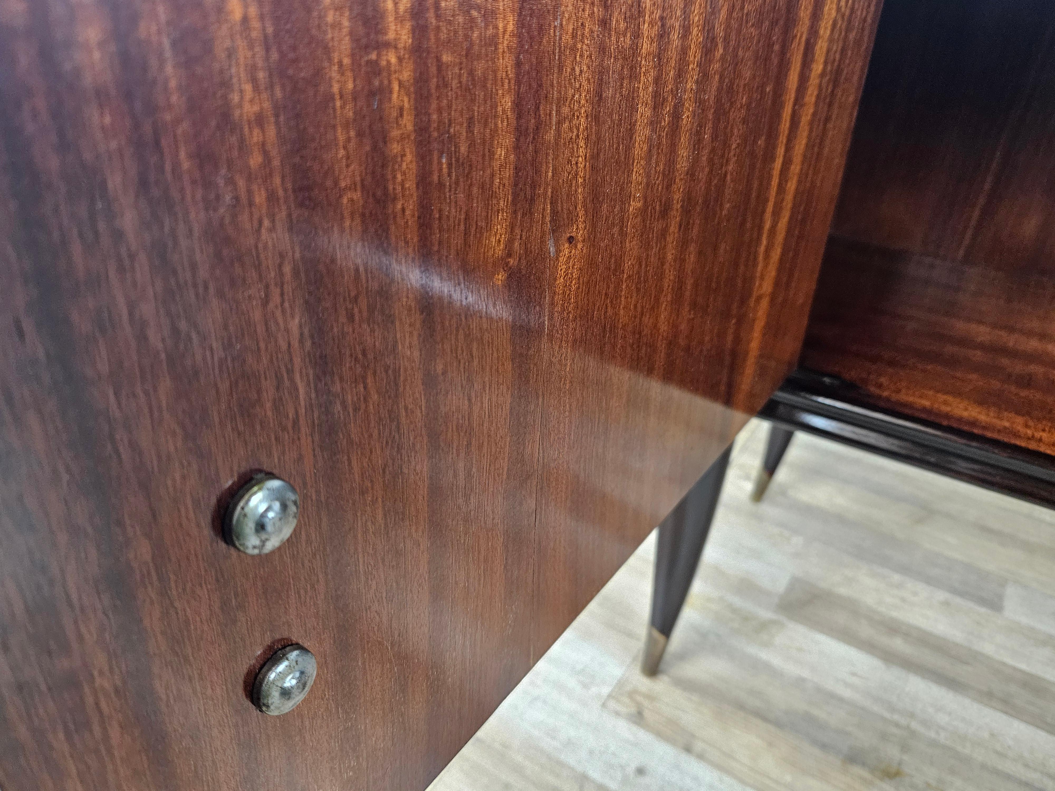 Mahogany and rosewood bedside tables with glass top 1950s For Sale 12