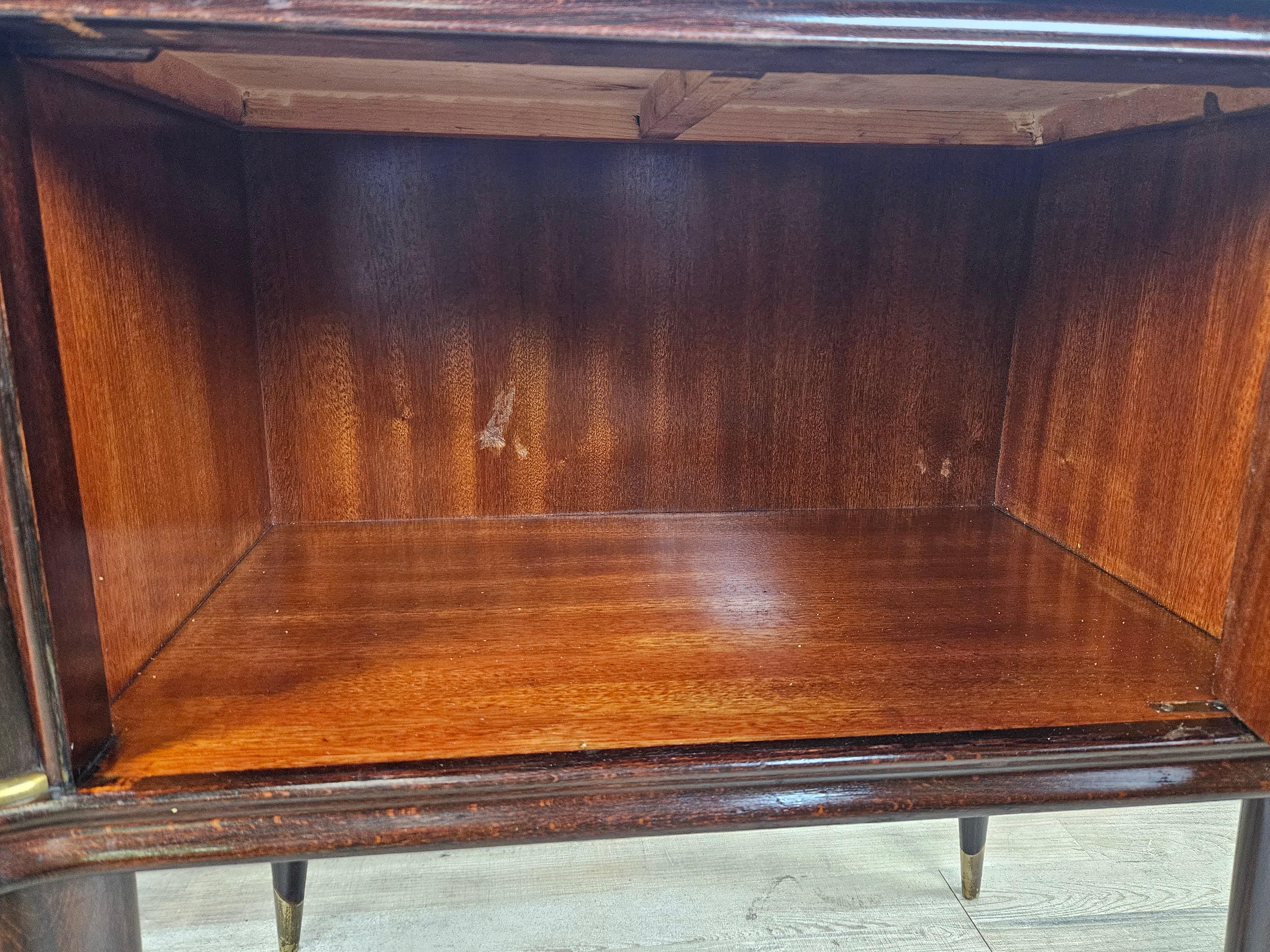 Mahogany and rosewood bedside tables with glass top 1950s For Sale 13