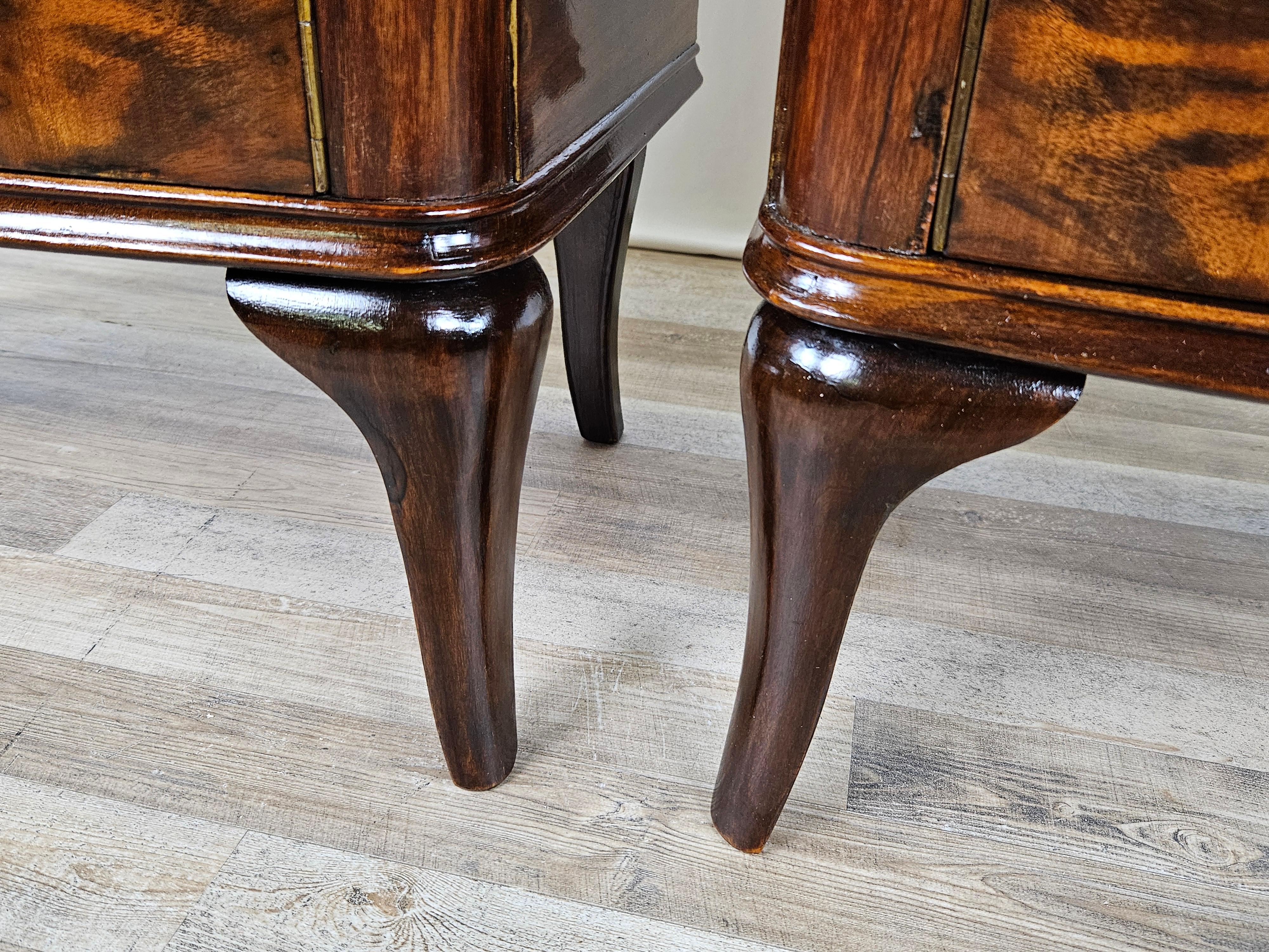 Walnut bedside tables 1950s with brass handles and moved legs 20th century For Sale 7