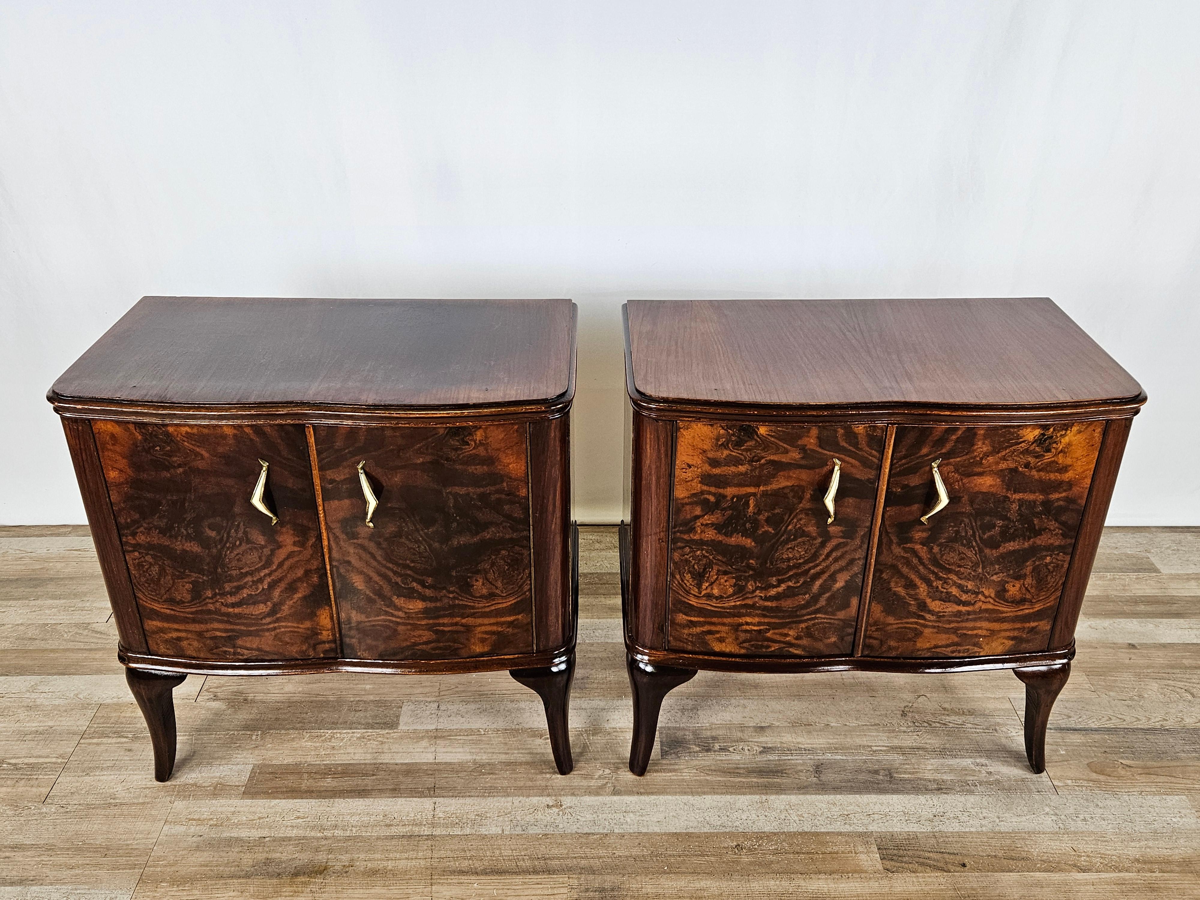 1950s modern antique nightstands with Art Deco inspiration, Italian production of high quality and workmanship.

Note the distinctive wavy, machined legs and brass handles. Ample space inside the doors.

The nightstands have been oil and shellac