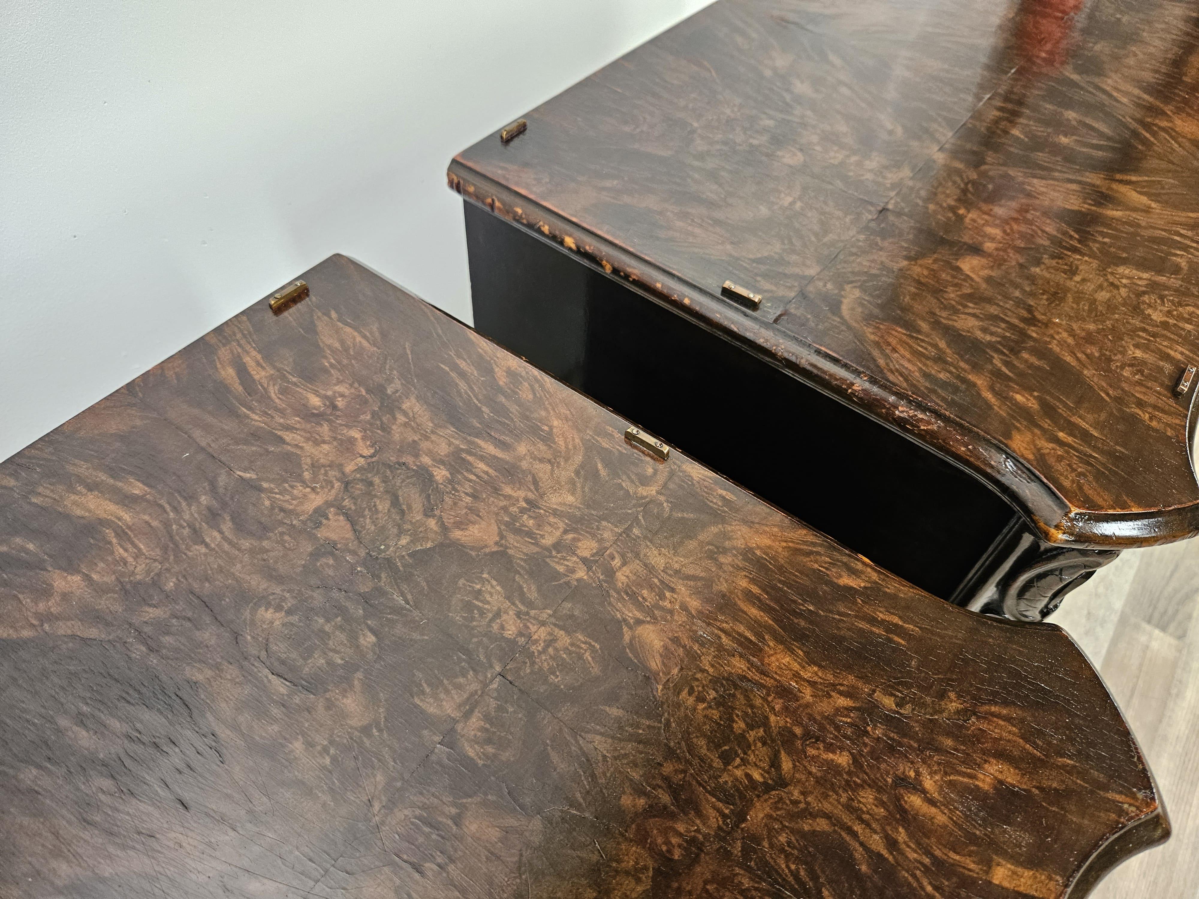 Art Deco period walnut bedside tables with drawer and door 20th century For Sale 5