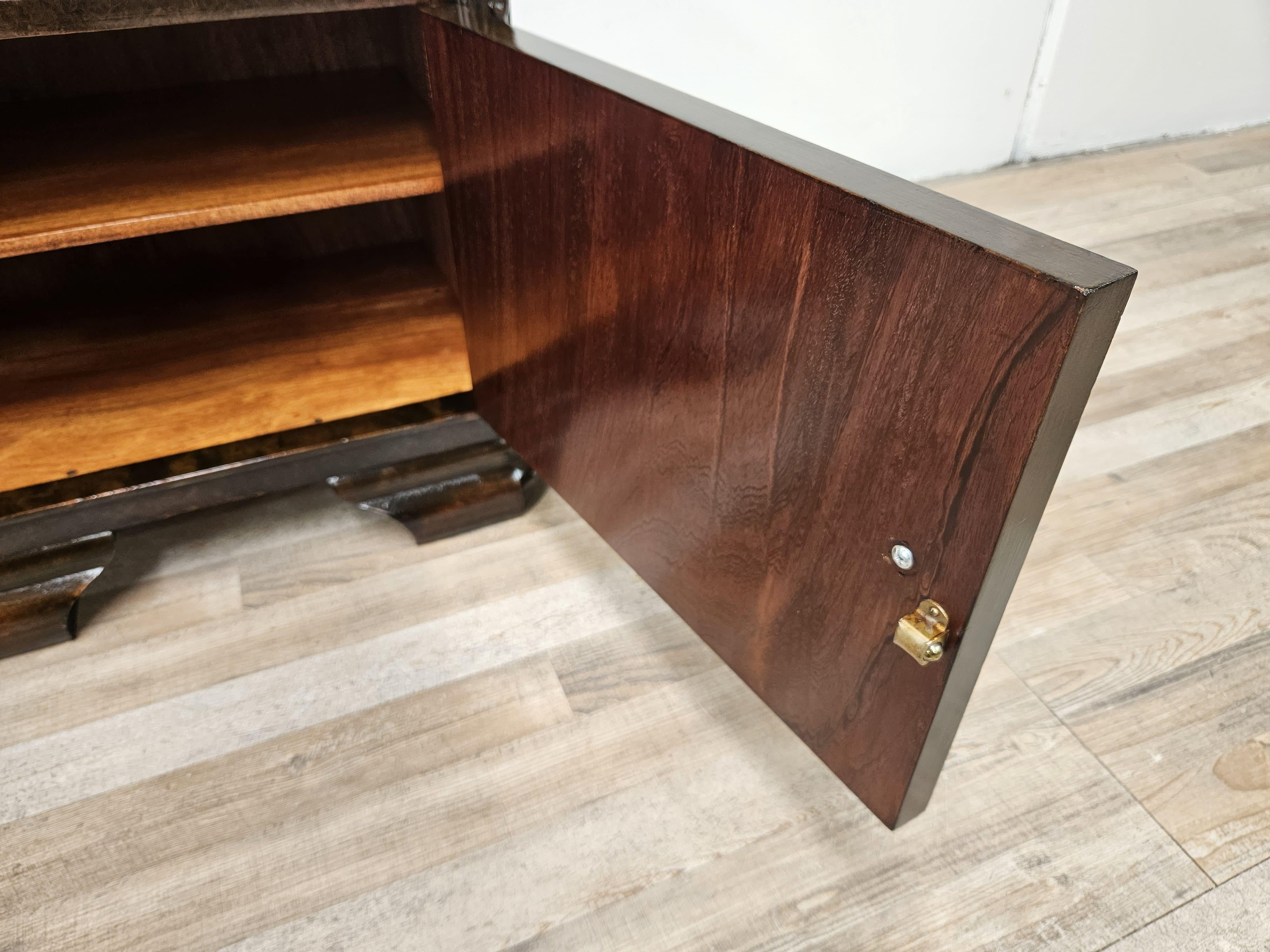 Art Deco period walnut bedside tables with drawer and door 20th century For Sale 14