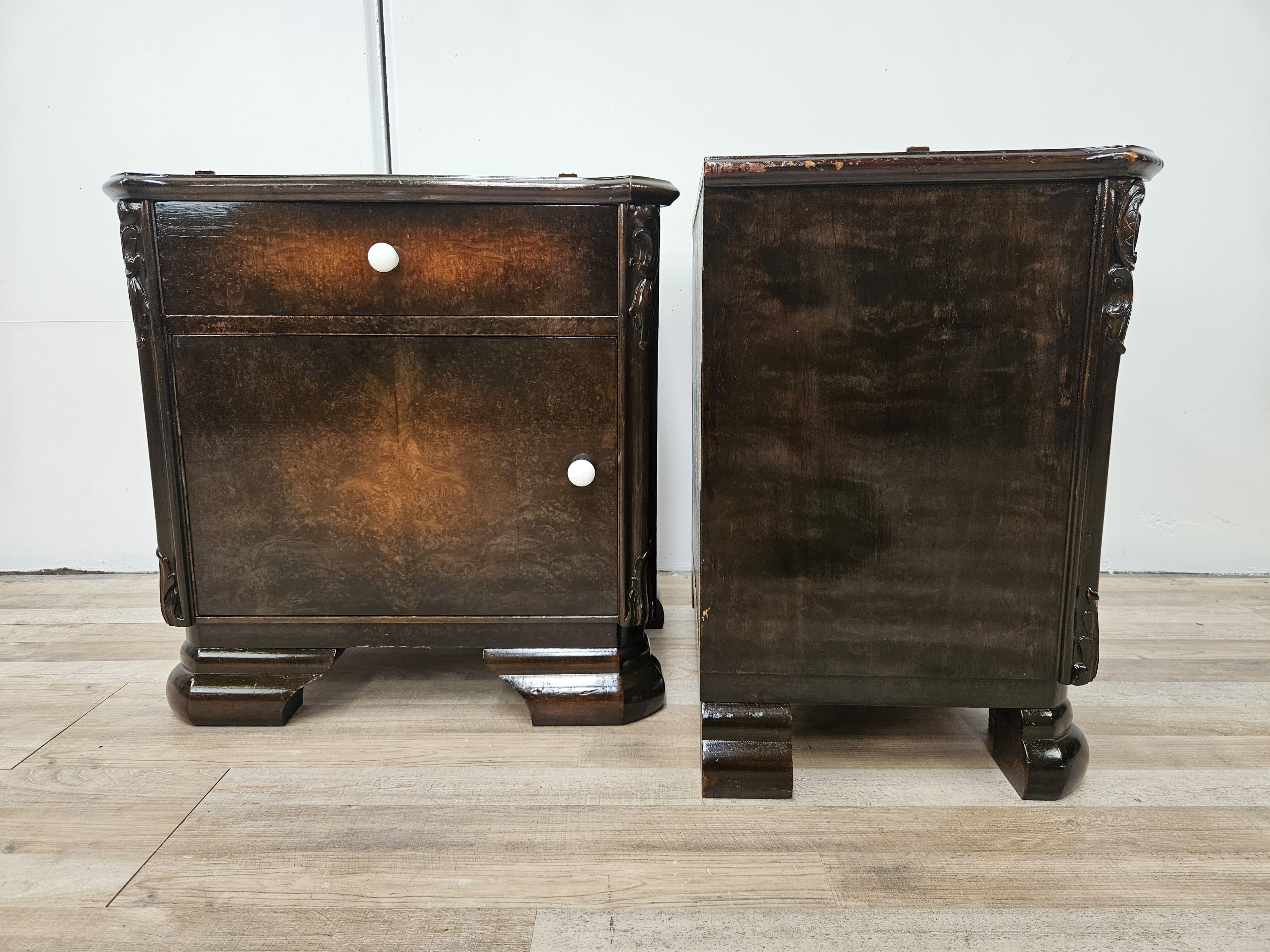 Italian Art Deco period walnut bedside tables with drawer and door 20th century For Sale