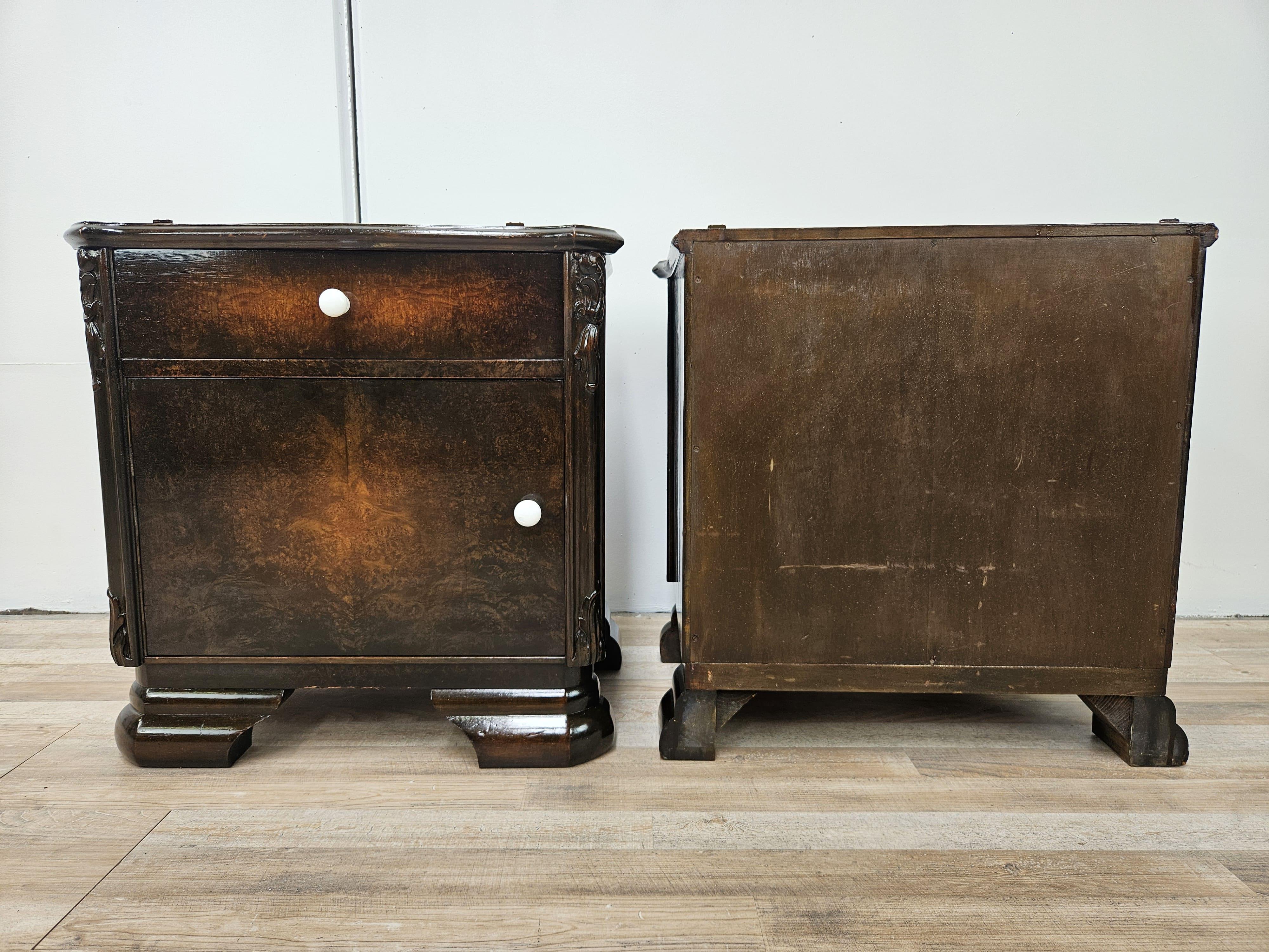 Art Deco period walnut bedside tables with drawer and door 20th century In Good Condition For Sale In Premariacco, IT