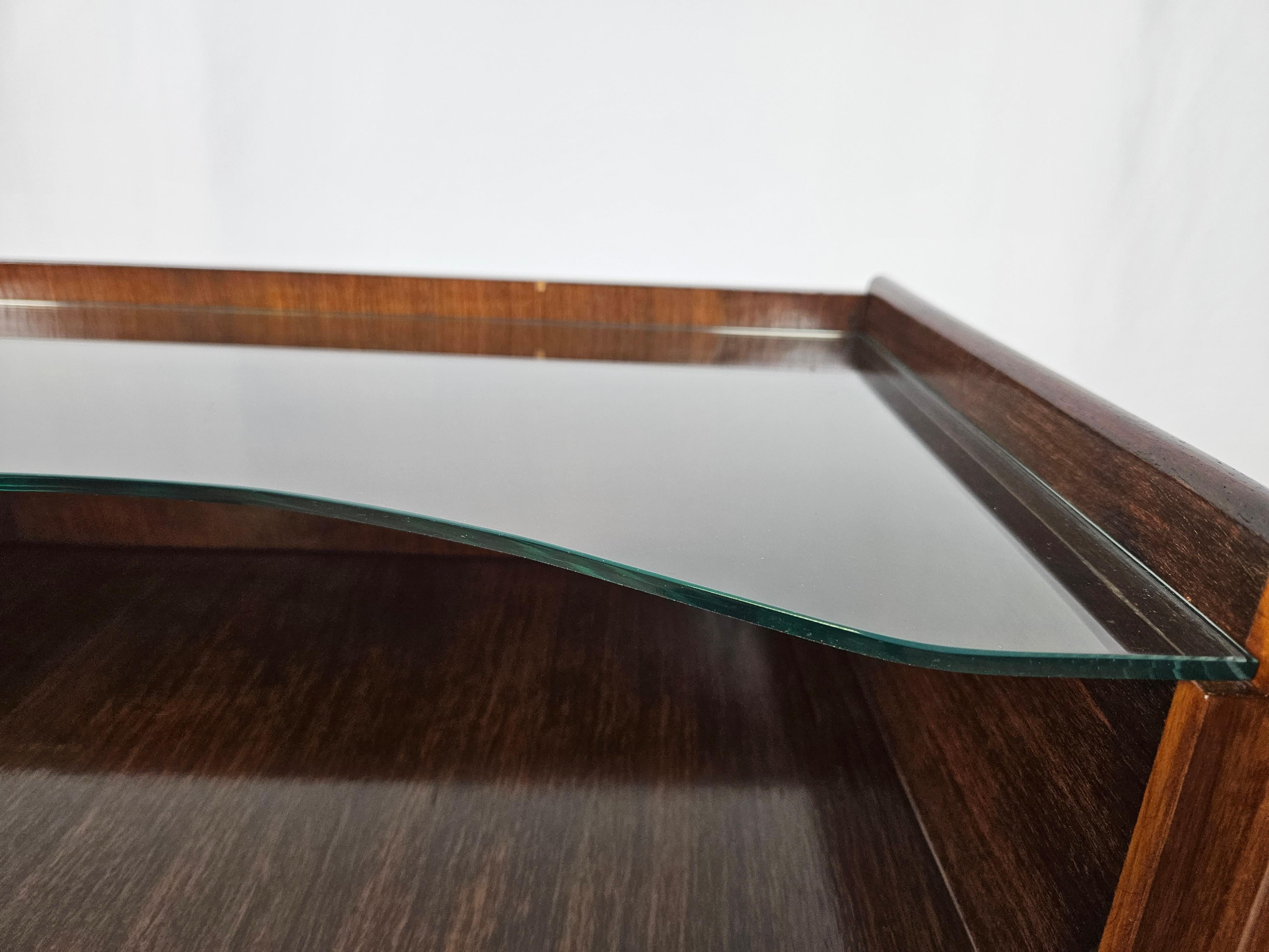 Walnut and maple bedside tables with glass top For Sale 2
