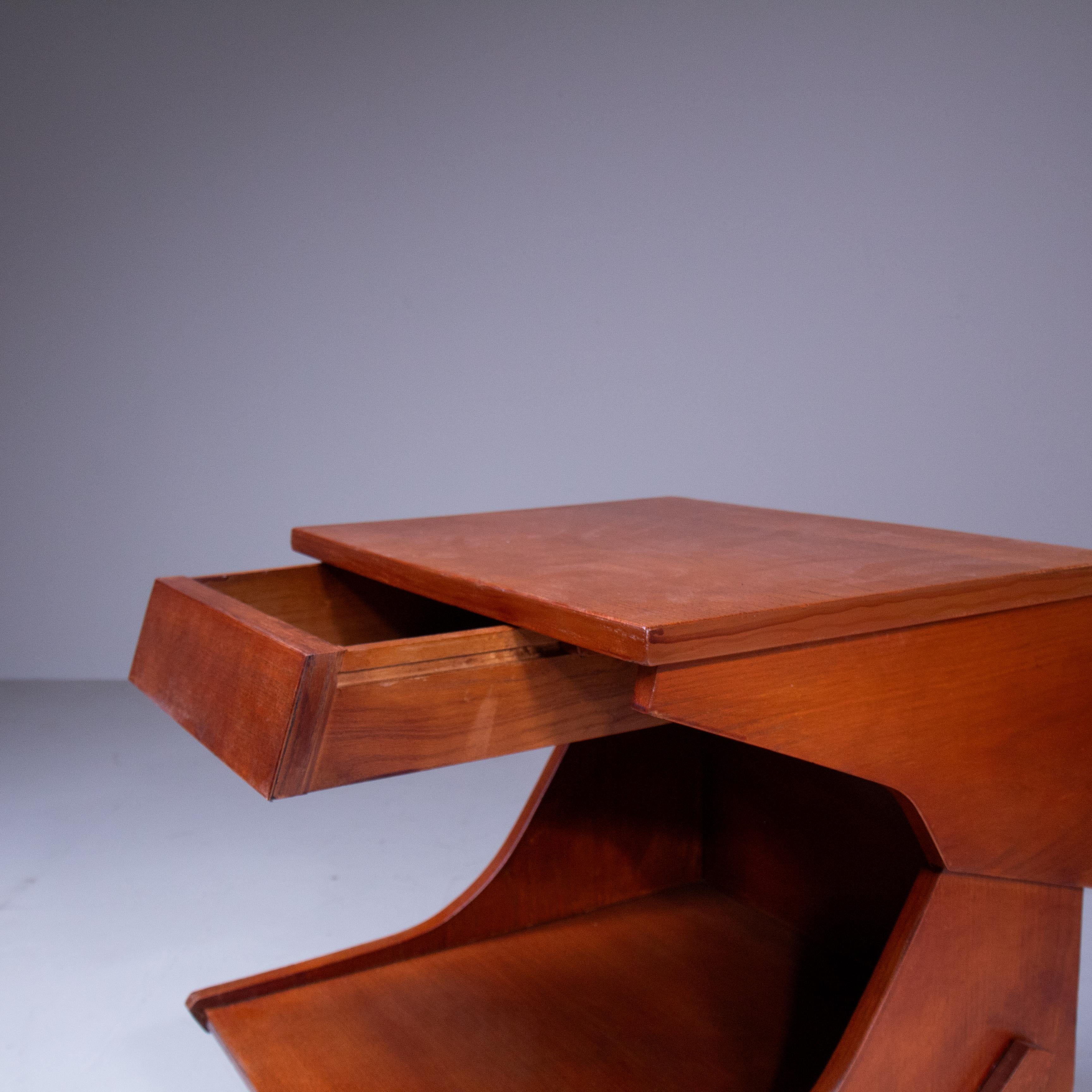 Mid-Century style bedside tables, circa 1950, Italy, Laminated wood frame. For Sale 4
