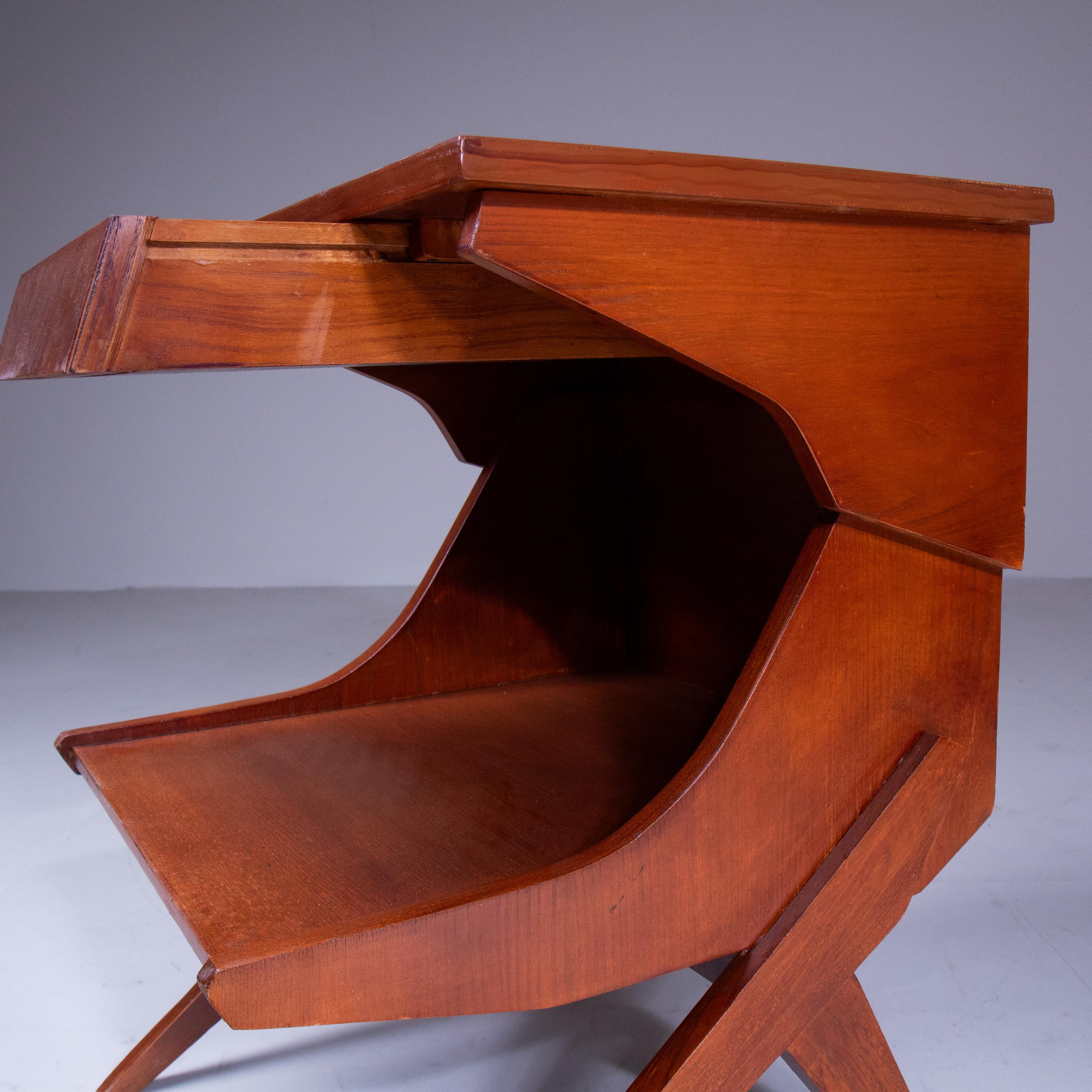 Mid-Century style bedside tables, circa 1950, Italy, Laminated wood frame. For Sale 5