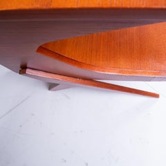 Nachttische im Mid-Century-Stil, um 1950, Italien, Gestell aus Schichtholz.