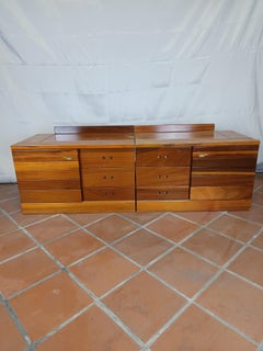 Comodini  italiani in legno anni settanta disponibile