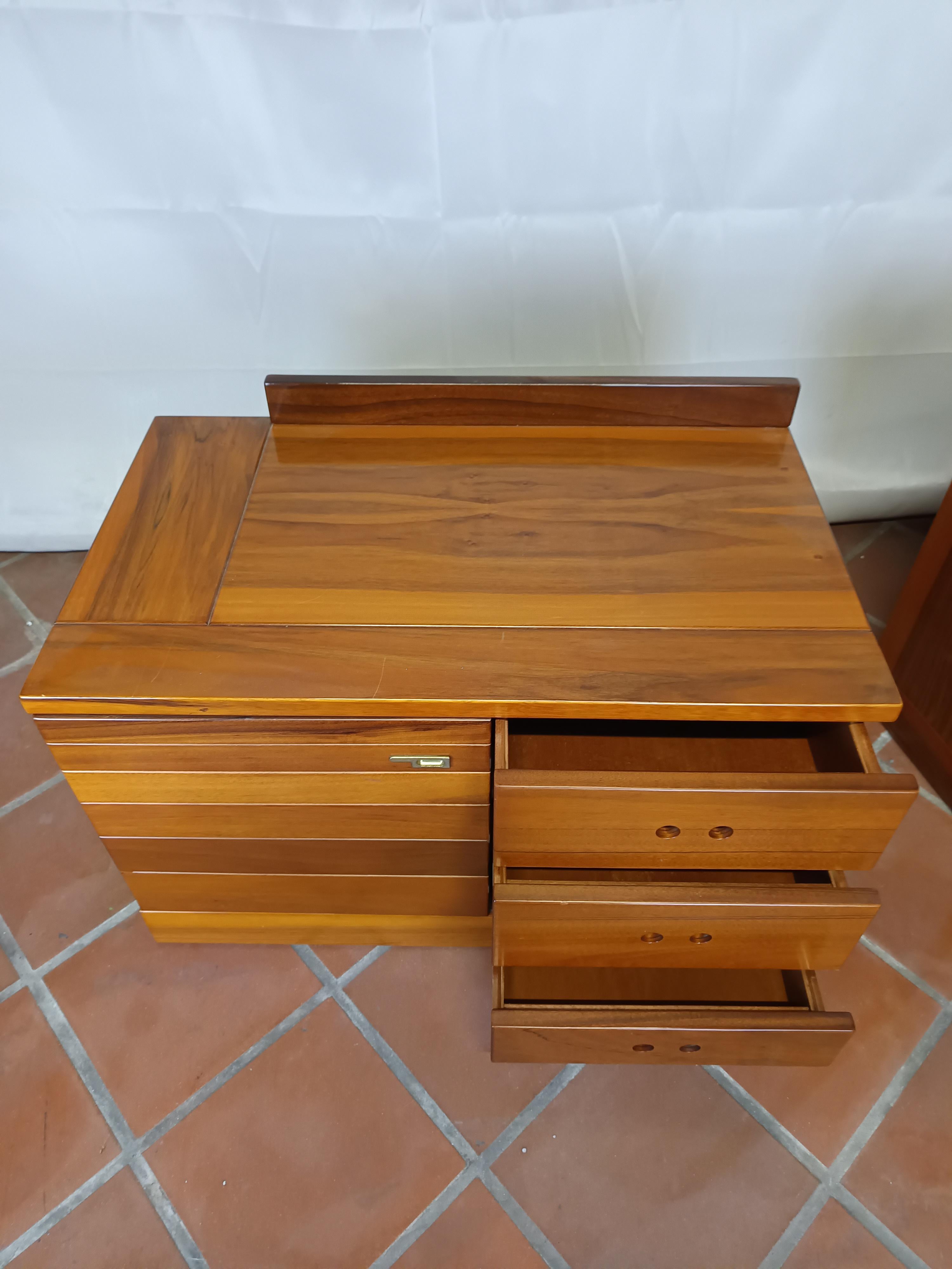 Mid-20th Century  Comodini  italiani in legno anni settanta disponibile   For Sale