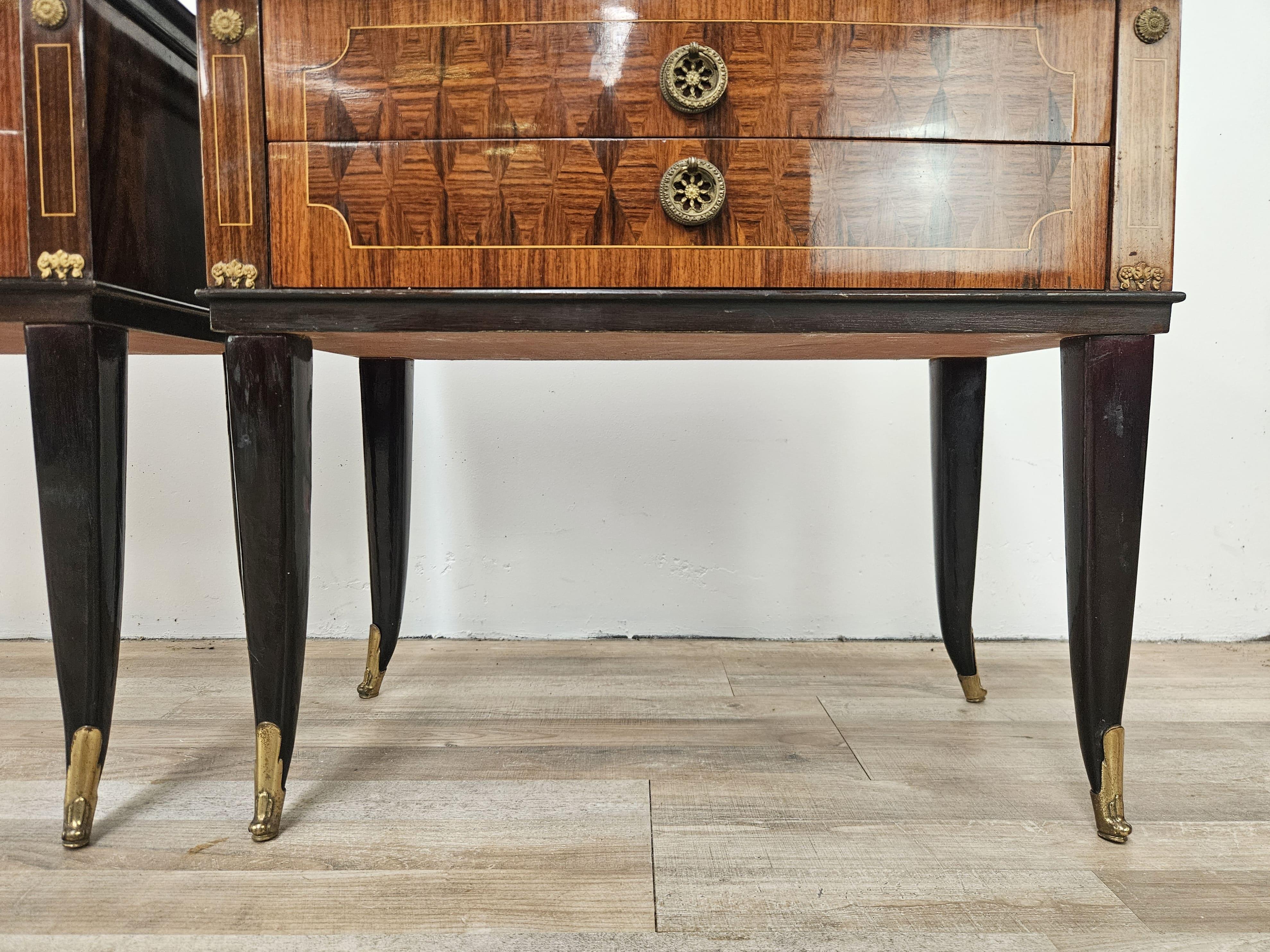 Italian mahogany and worked glass bedside tables with brass friezes, 1950s For Sale 13