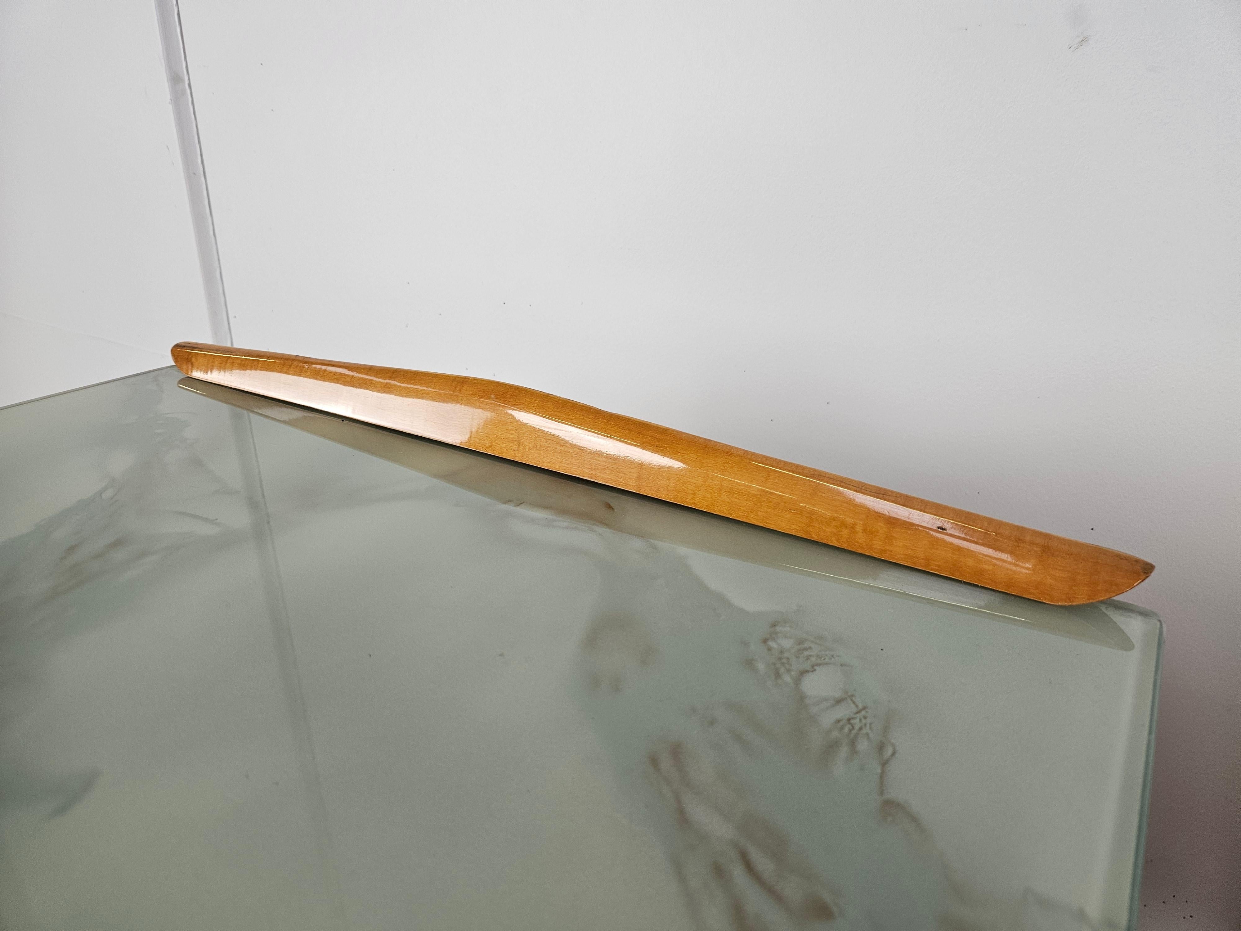 Laiton Tables de chevet italiennes du milieu du siècle en laiton d'érable et verre décoré, années 1950 en vente