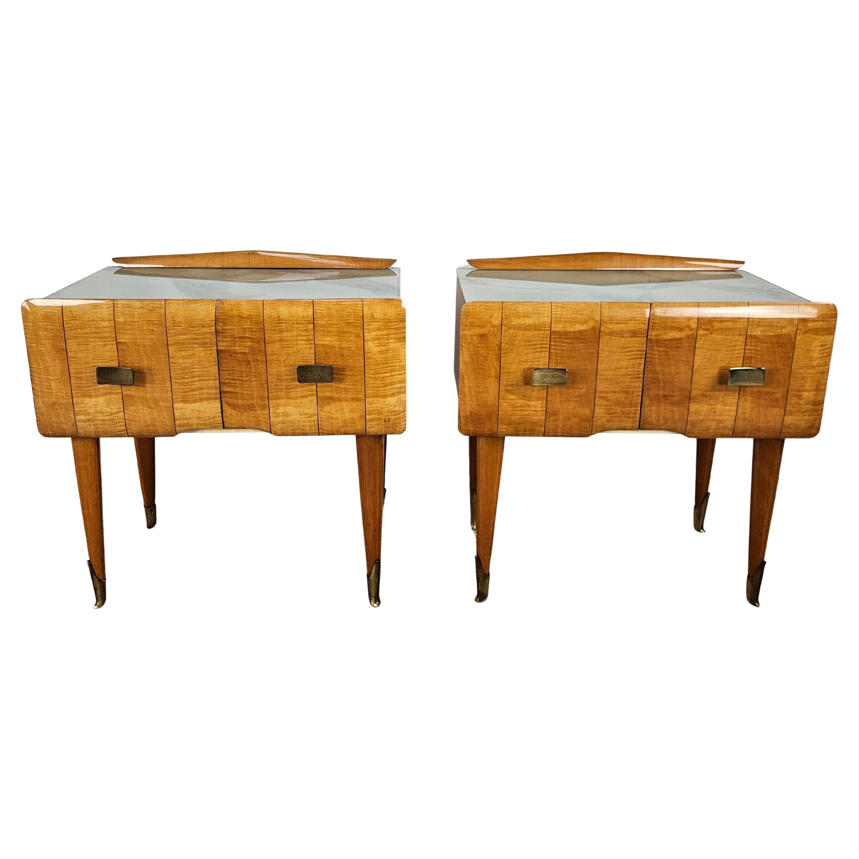 Tables de chevet italiennes du milieu du siècle en laiton d'érable et verre décoré, années 1950