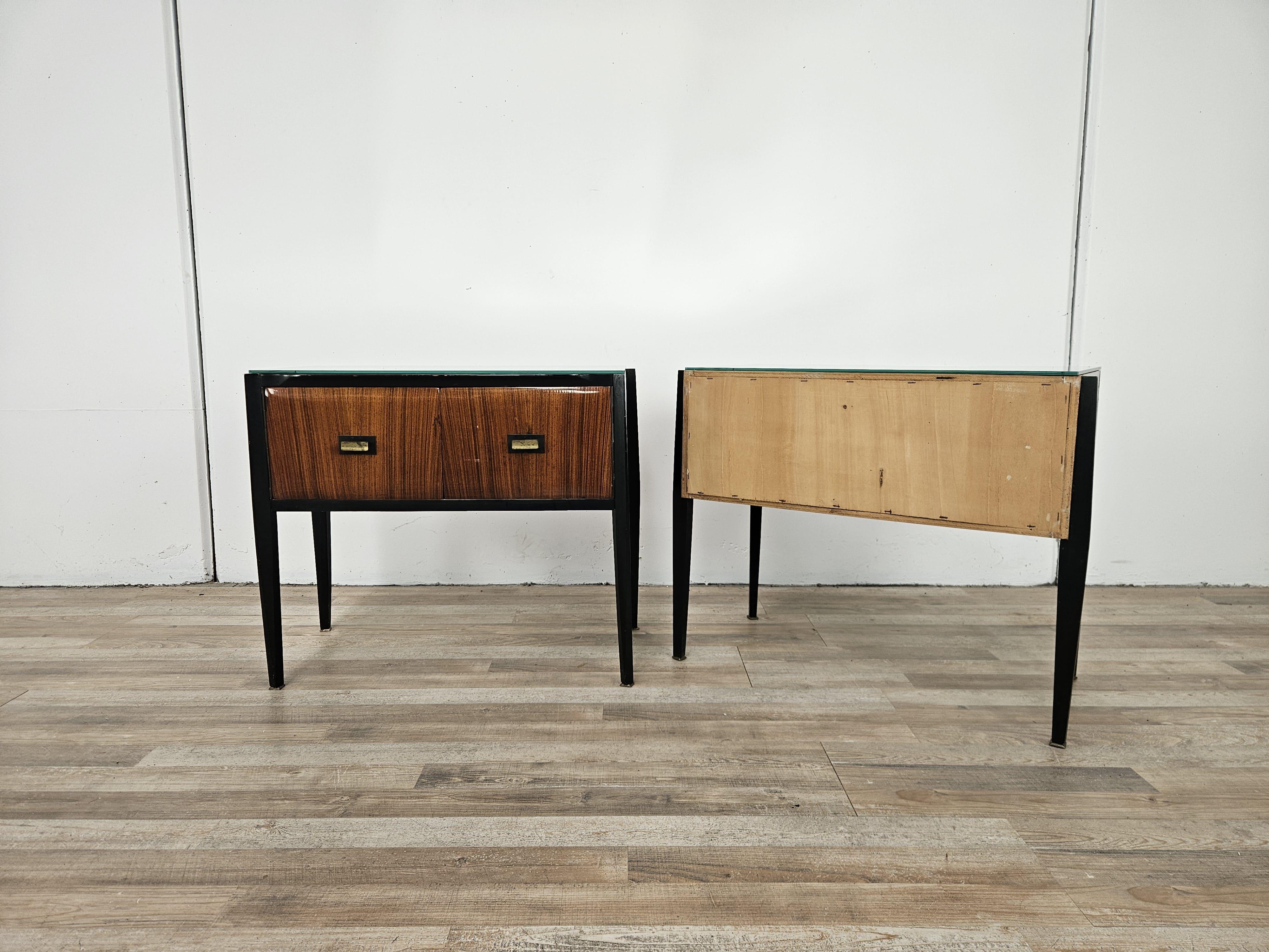 Mid-Century Modern Comodini Mid Century anni '60 con piano specchiato en vente