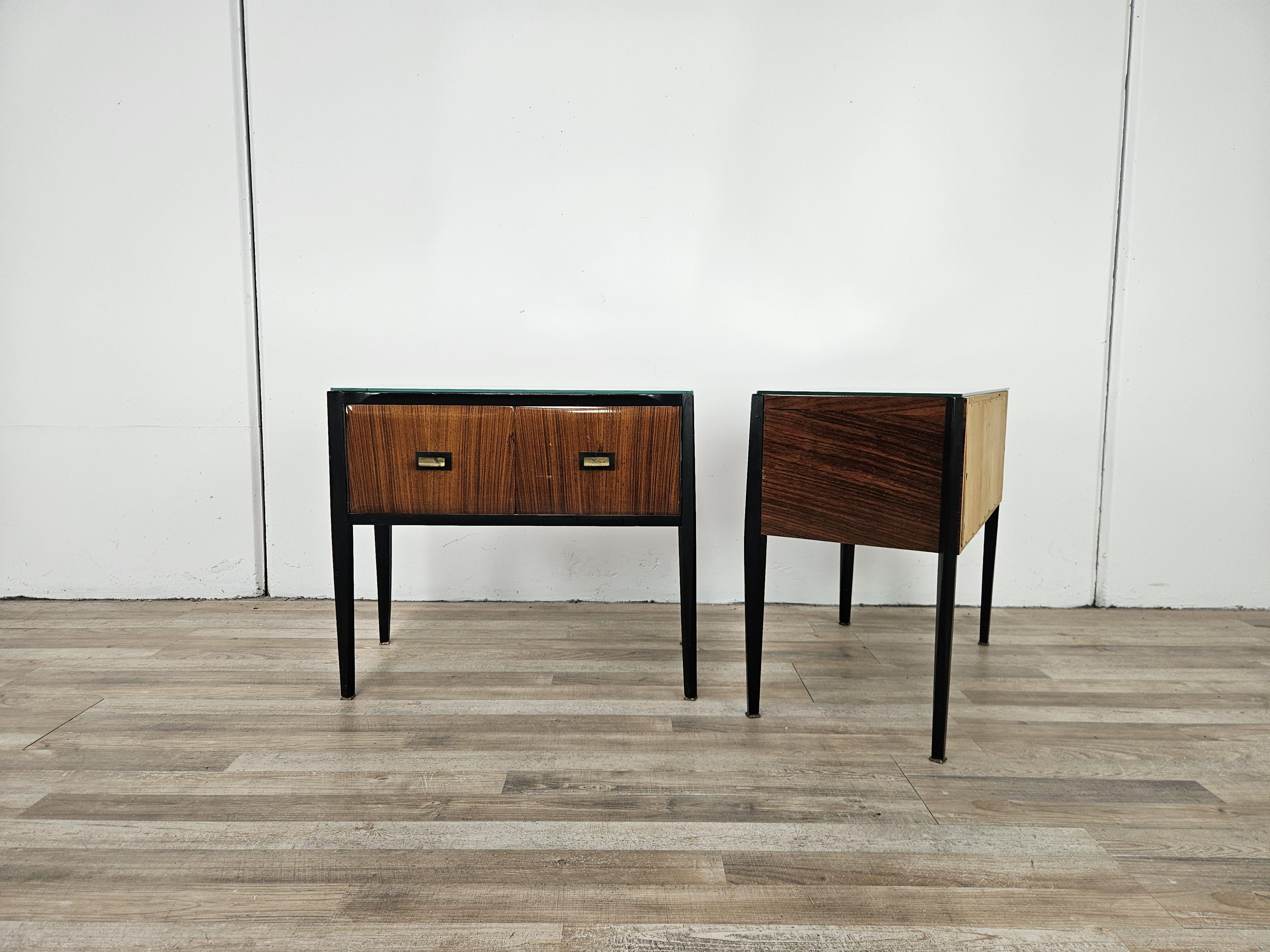 italien Comodini Mid Century anni '60 con piano specchiato en vente