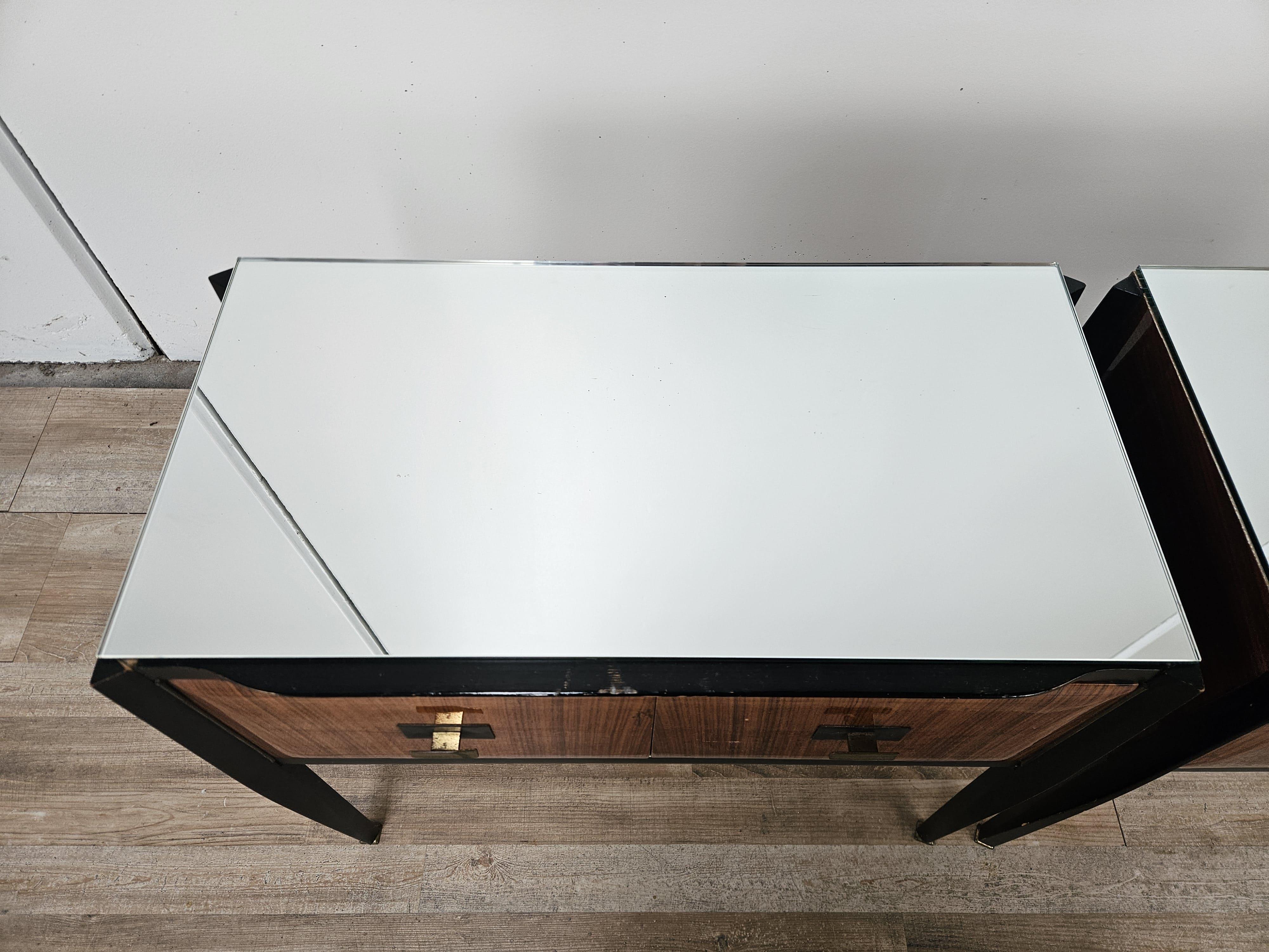 Comodini Mid Century anni '60 con piano specchiato Bon état - En vente à Premariacco, IT