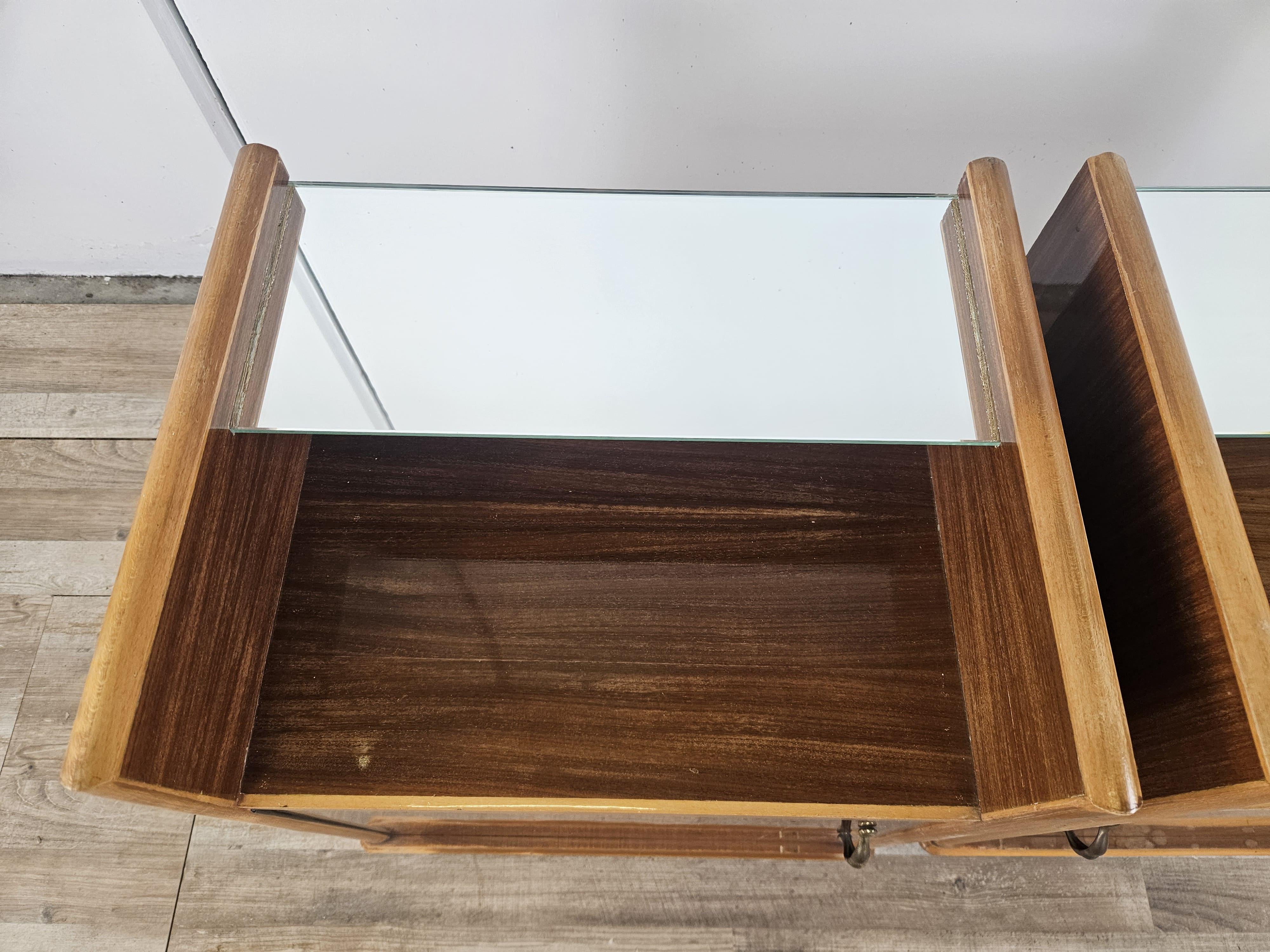 Tables de chevet Mid Century en bois et érable avec miroirs Bon état - En vente à Premariacco, IT