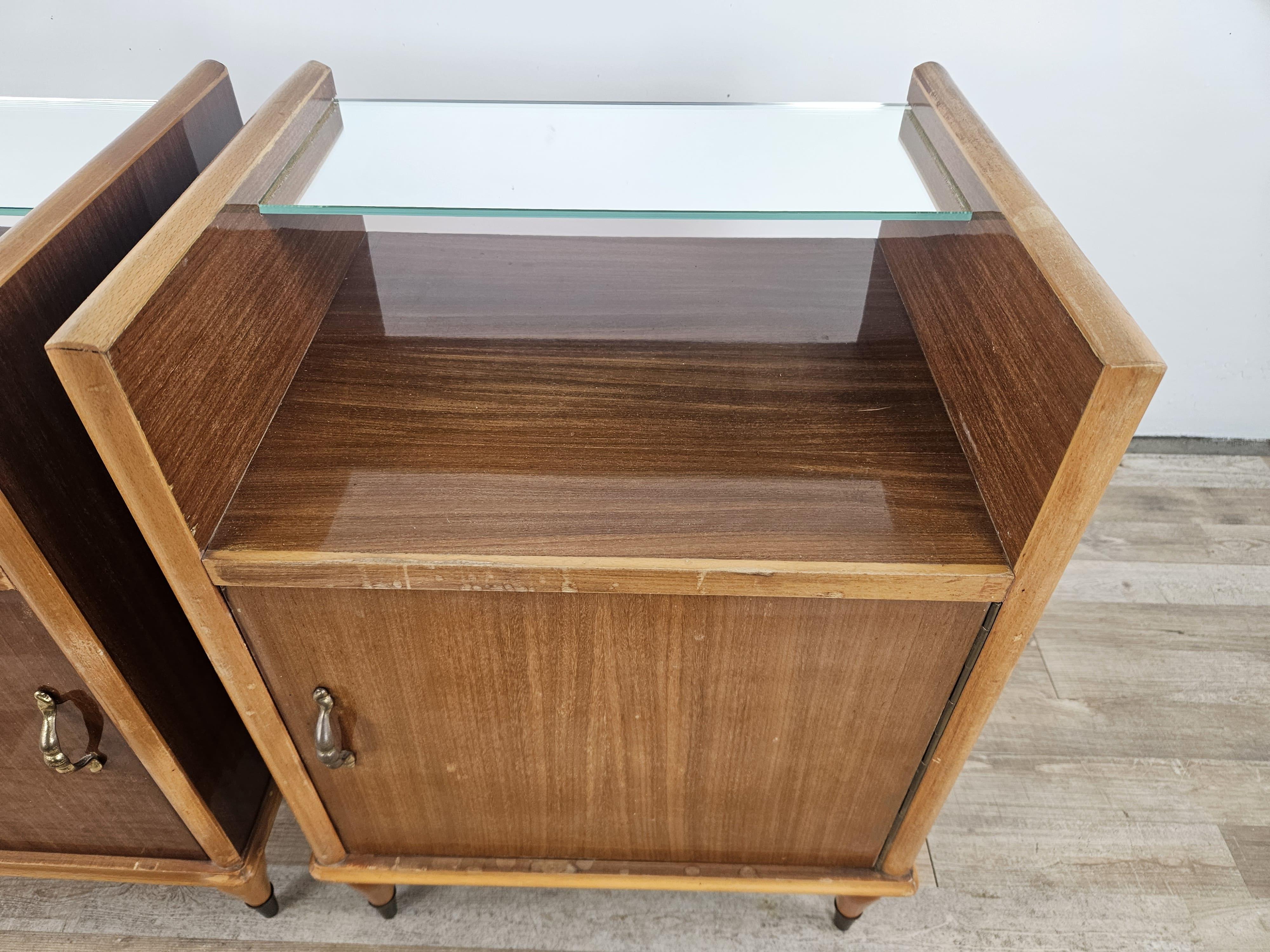 Tables de chevet Mid Century en bois et érable avec miroirs en vente 2