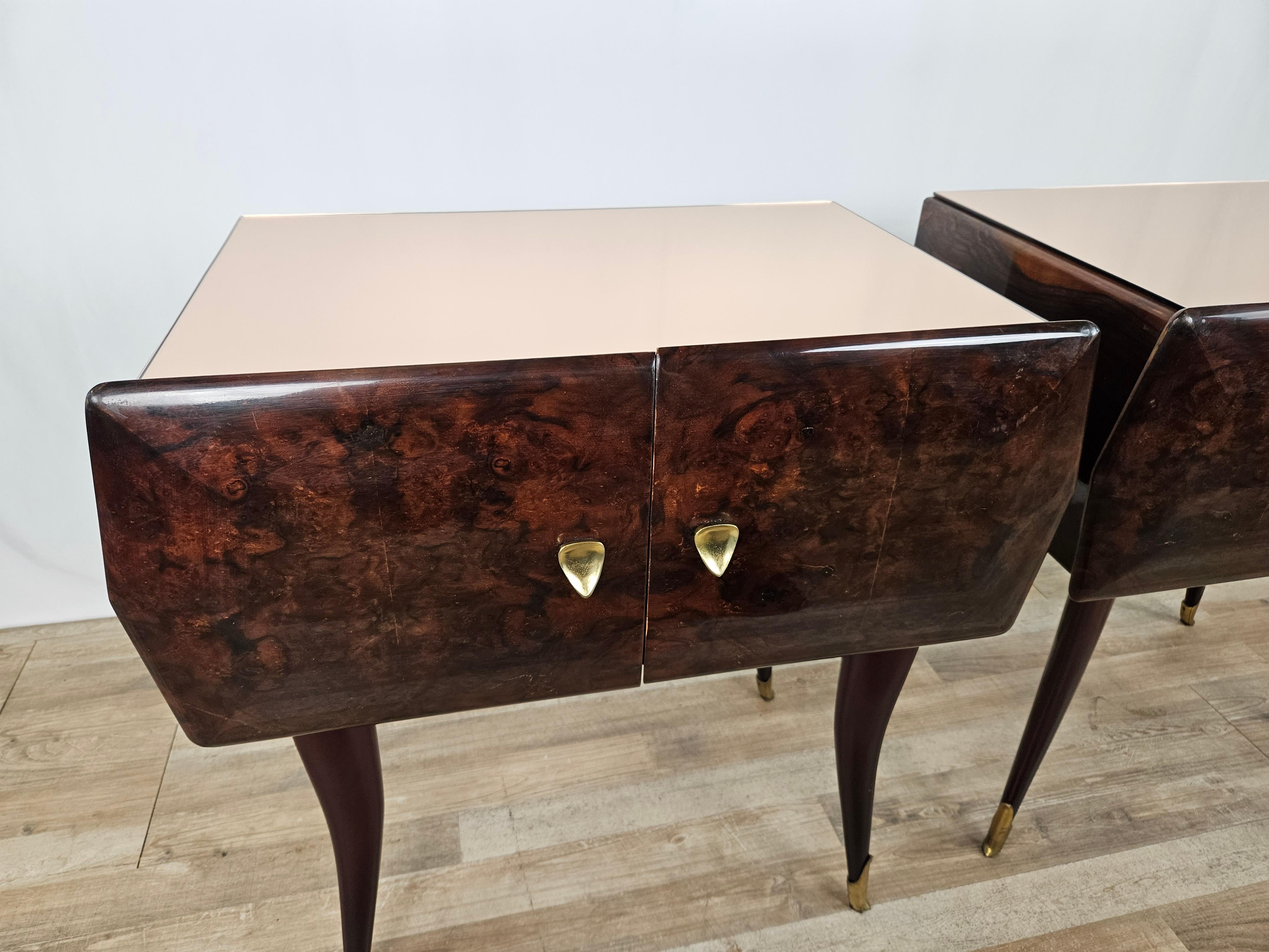 Mid Century bedside tables in rosewood and maple with pink glass For Sale 3