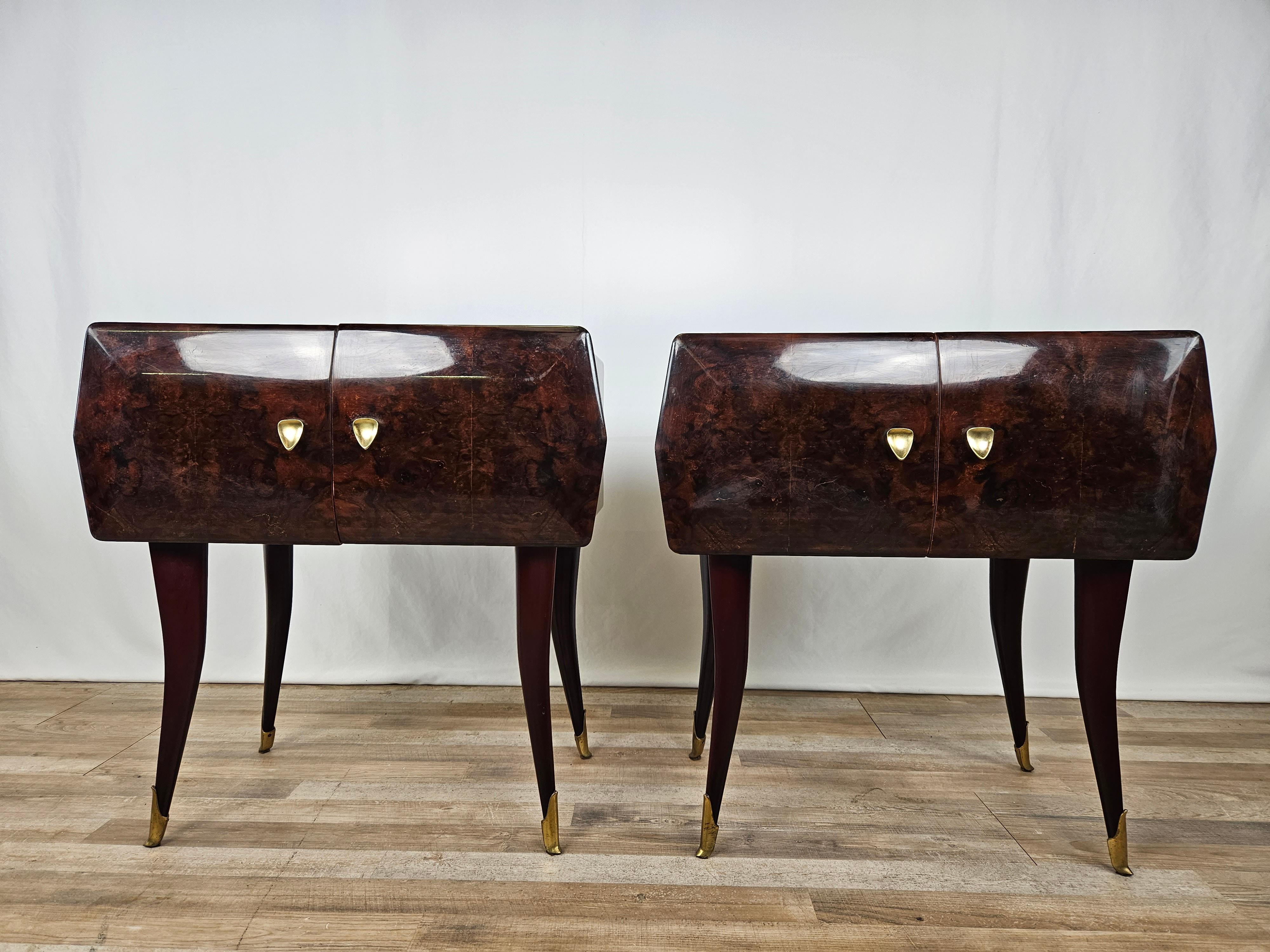 Elegant pair of Italian Mid Century bedside tables circa early 1950s, in rosewood with maple interior and pink glass top.

Fine, simple, and with a modern, straightforward line, they go well with any kind of modern or antique environment.

The